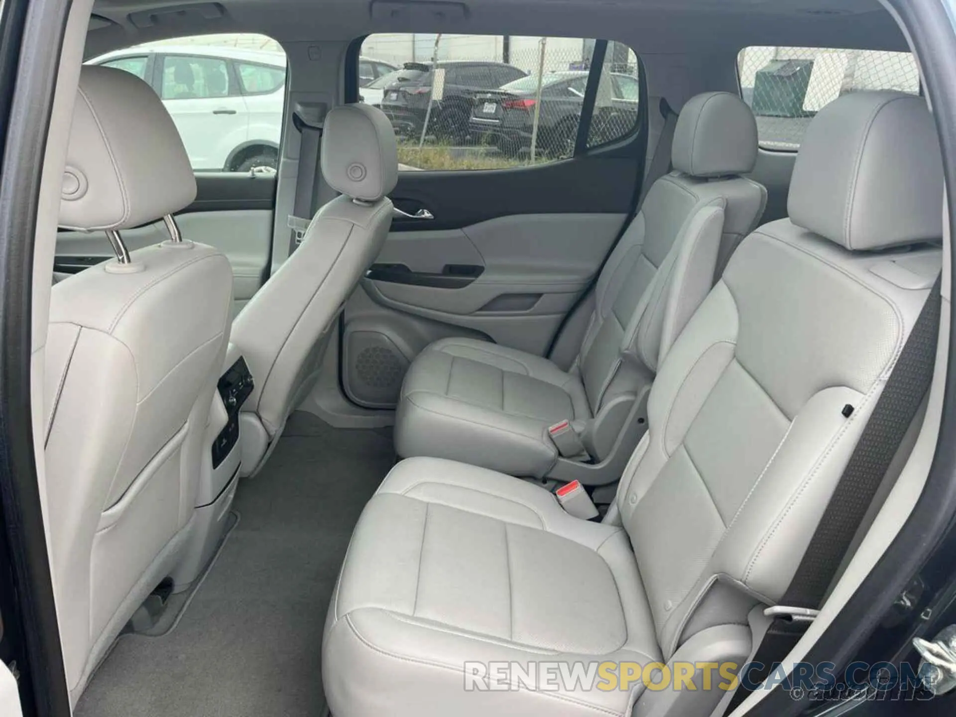 4 Фотография поврежденного автомобиля 1GKKNMLS3LZ166323 GMC ACADIA 2020