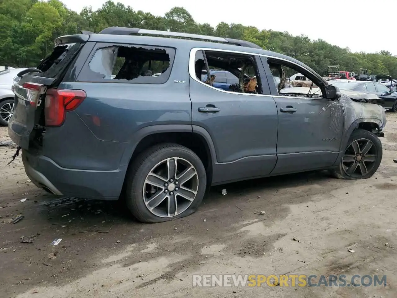 3 Photograph of a damaged car 1GKKNMLS4LZ221328 GMC ACADIA 2020