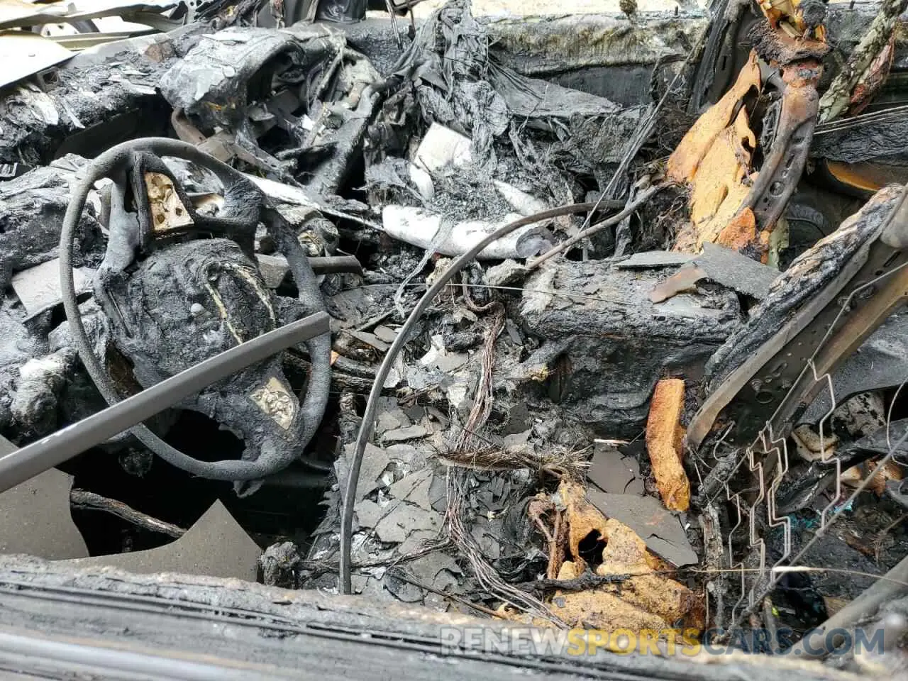 7 Photograph of a damaged car 1GKKNMLS4LZ221328 GMC ACADIA 2020