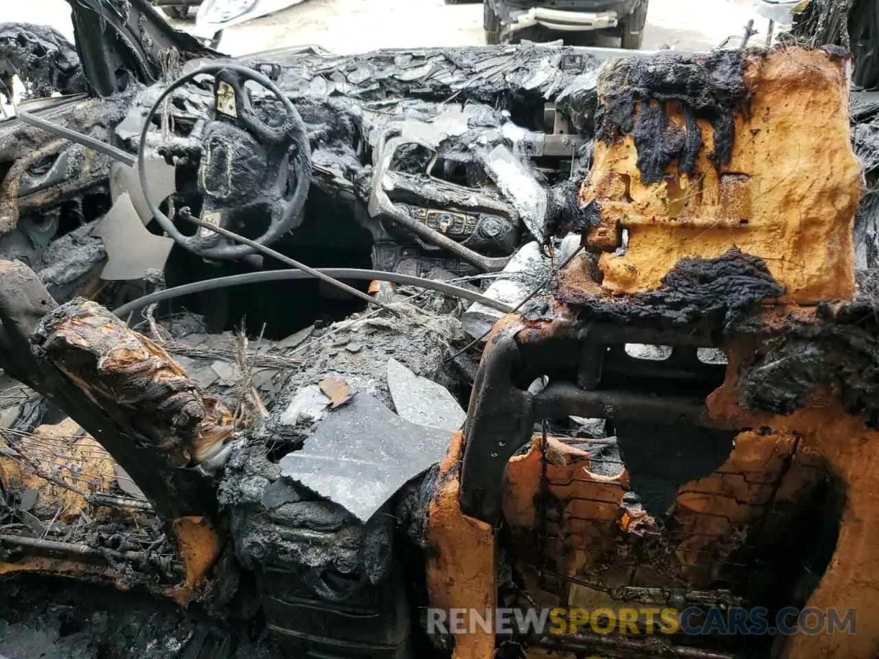8 Photograph of a damaged car 1GKKNMLS4LZ221328 GMC ACADIA 2020