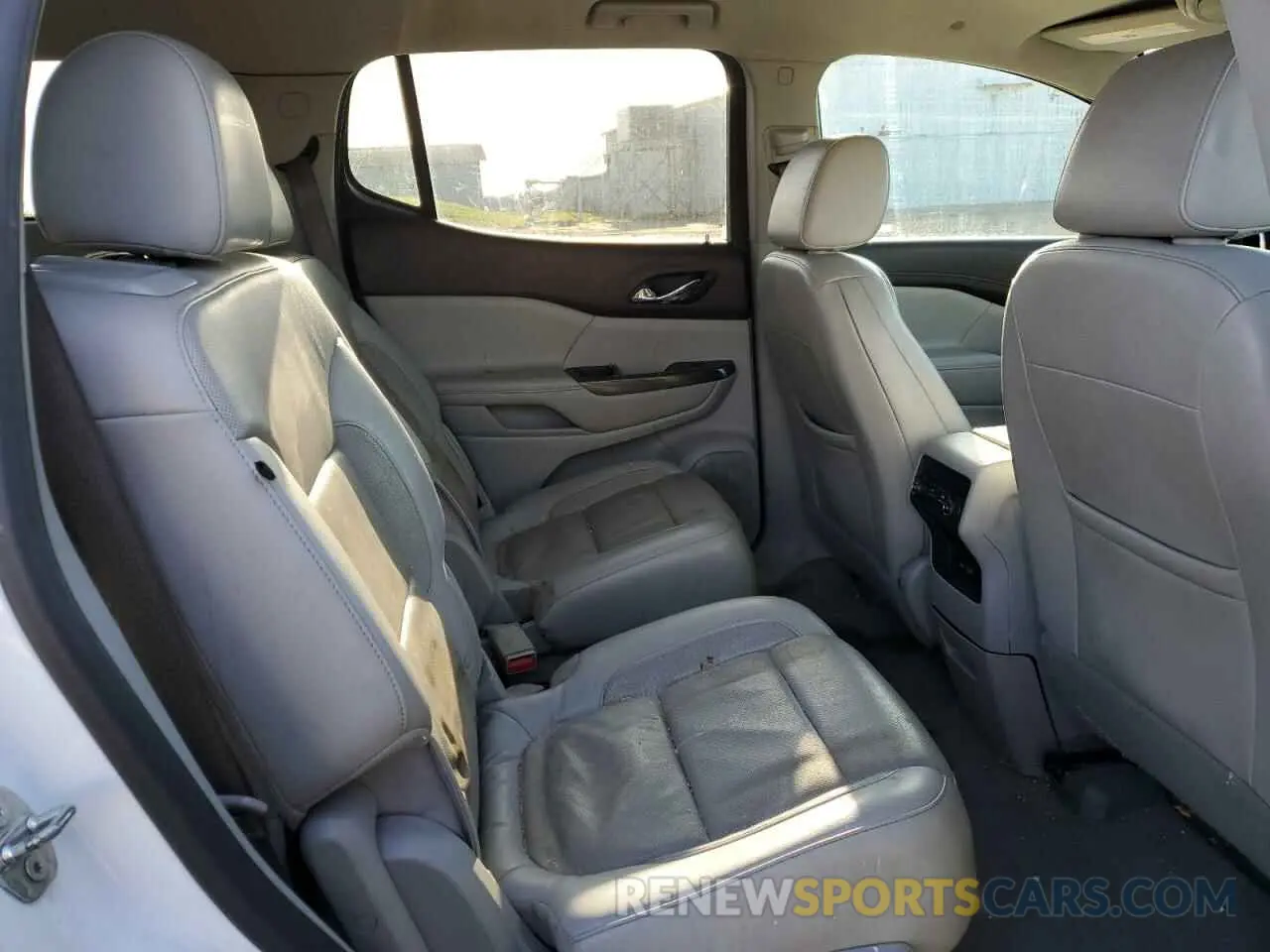 11 Photograph of a damaged car 1GKKNMLS6LZ146390 GMC ACADIA 2020