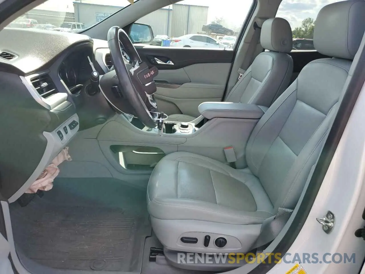 7 Photograph of a damaged car 1GKKNMLS8LZ230923 GMC ACADIA 2020