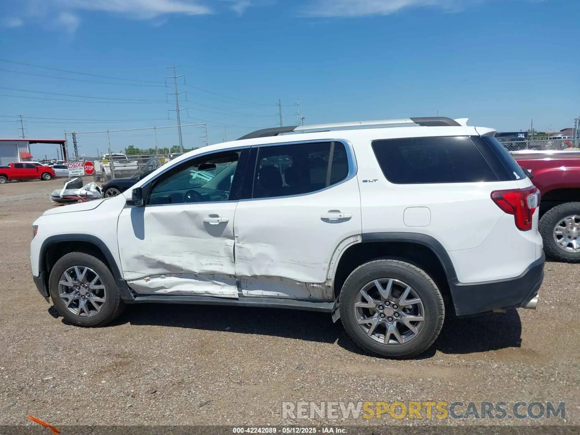 14 Photograph of a damaged car 1GKKNMLS9LZ130829 GMC ACADIA 2020