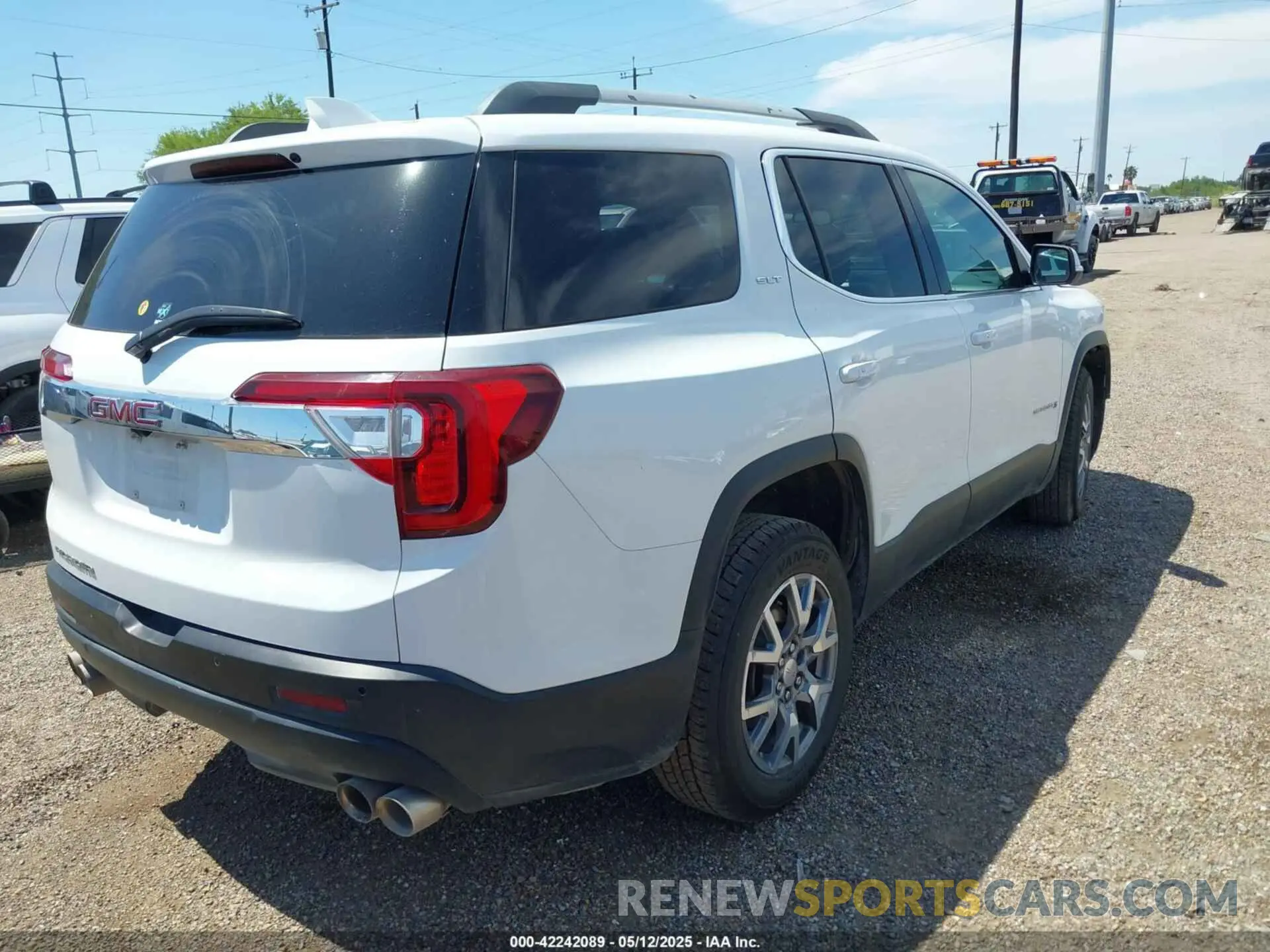 4 Photograph of a damaged car 1GKKNMLS9LZ130829 GMC ACADIA 2020