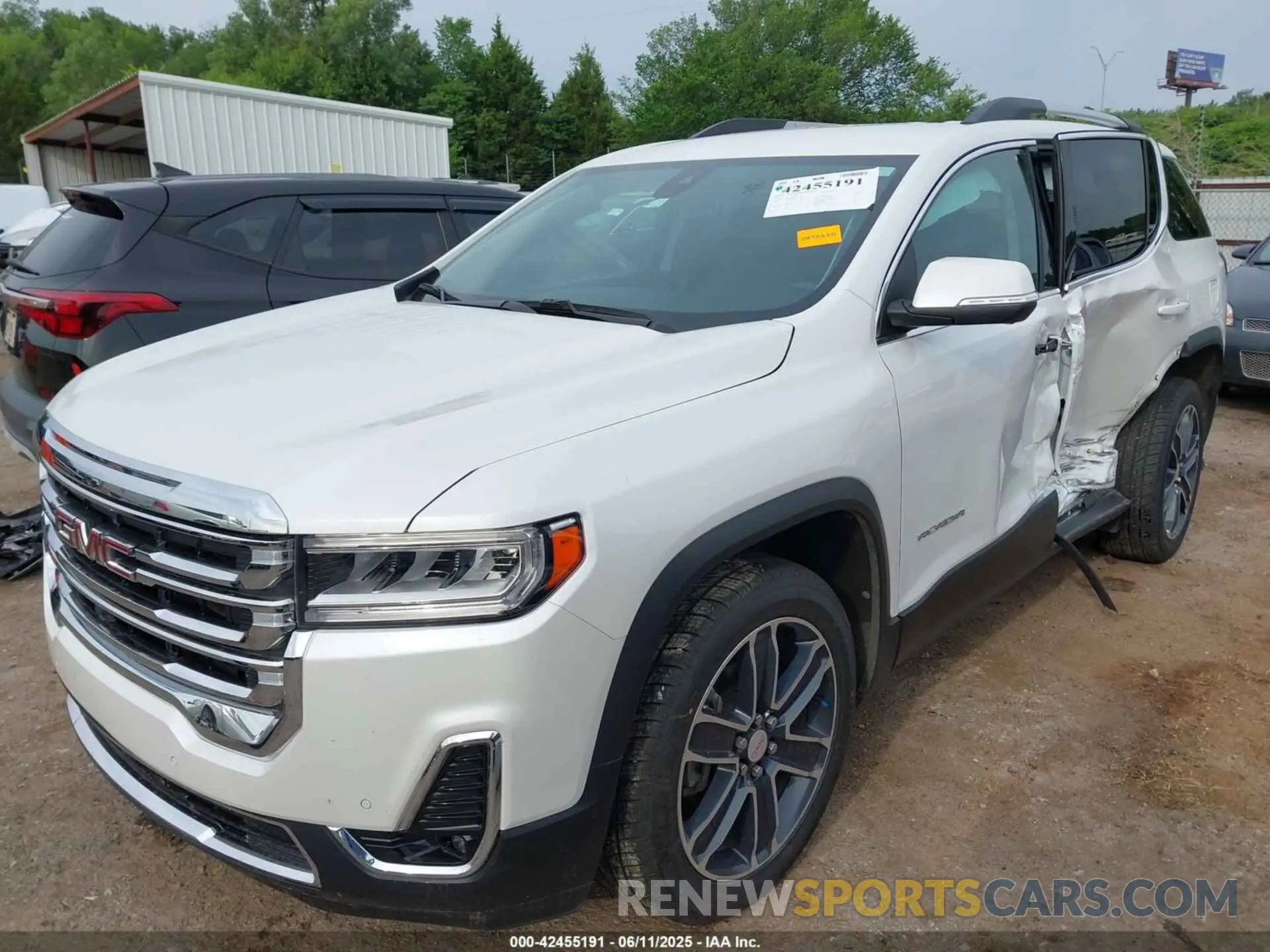 2 Photograph of a damaged car 1GKKNMLSXLZ119466 GMC ACADIA 2020