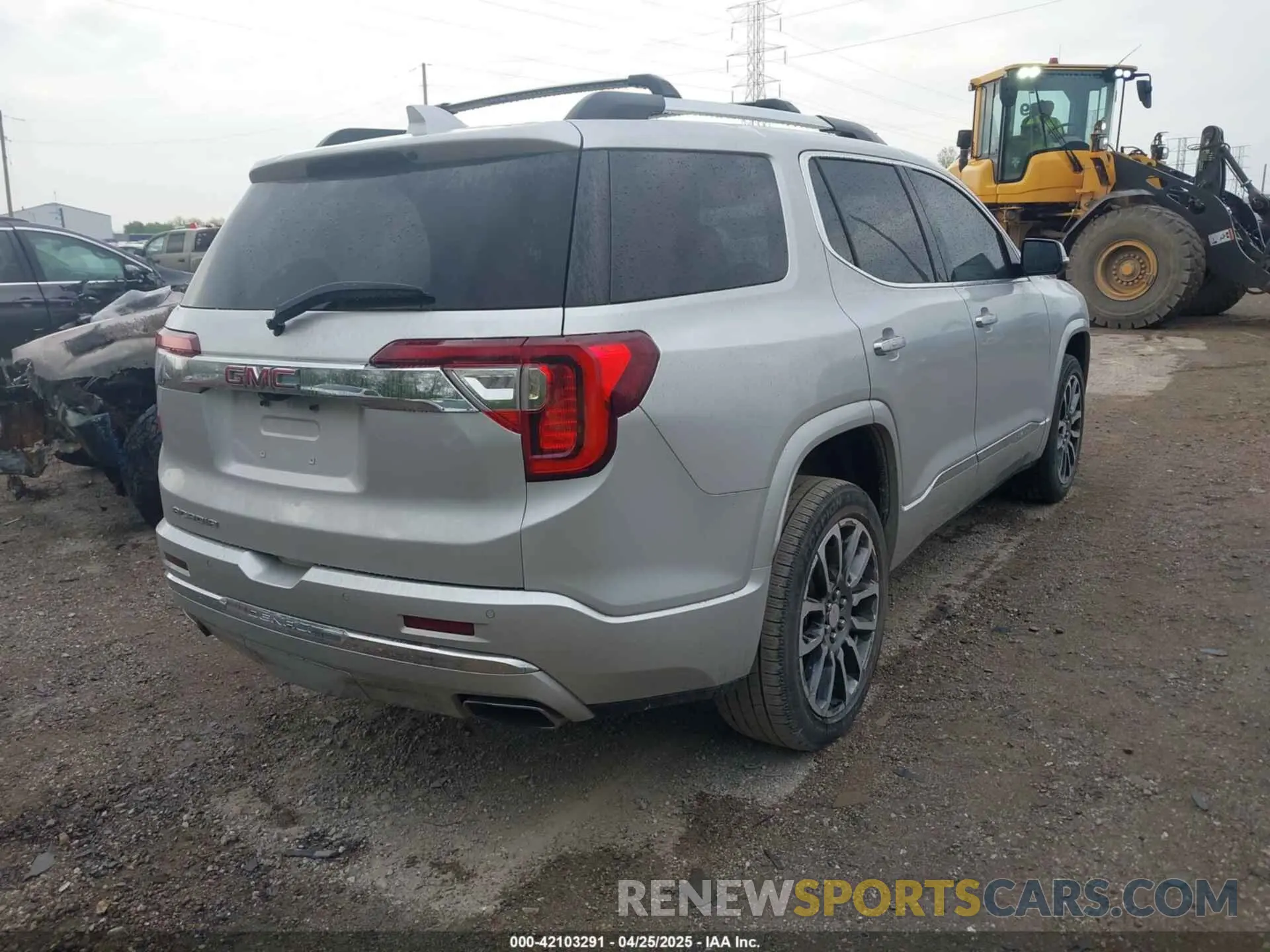 4 Photograph of a damaged car 1GKKNPLS0LZ174963 GMC ACADIA 2020