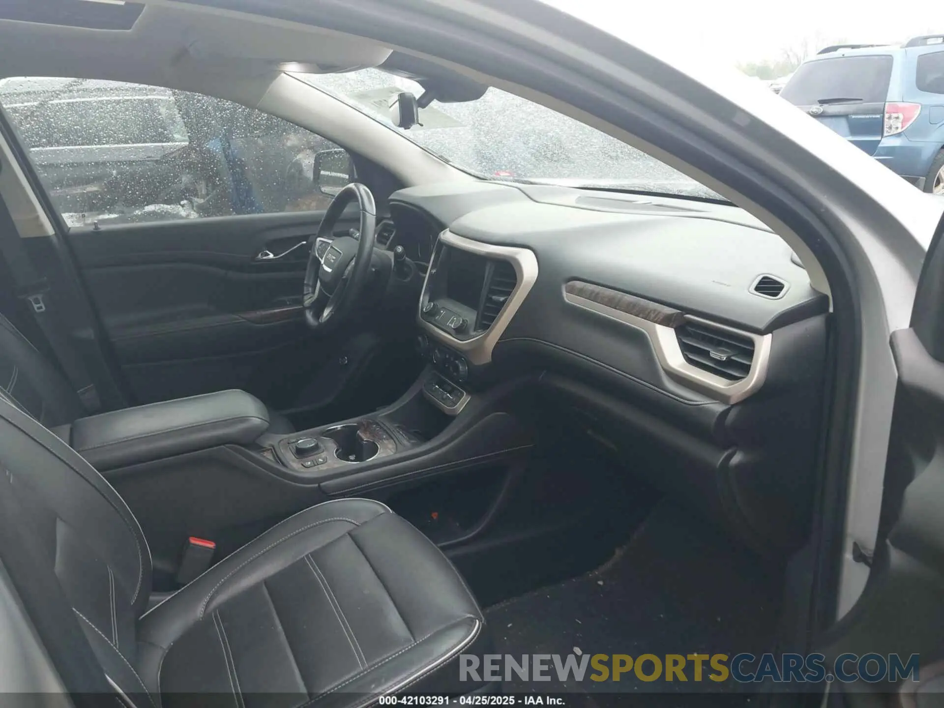 5 Photograph of a damaged car 1GKKNPLS0LZ174963 GMC ACADIA 2020