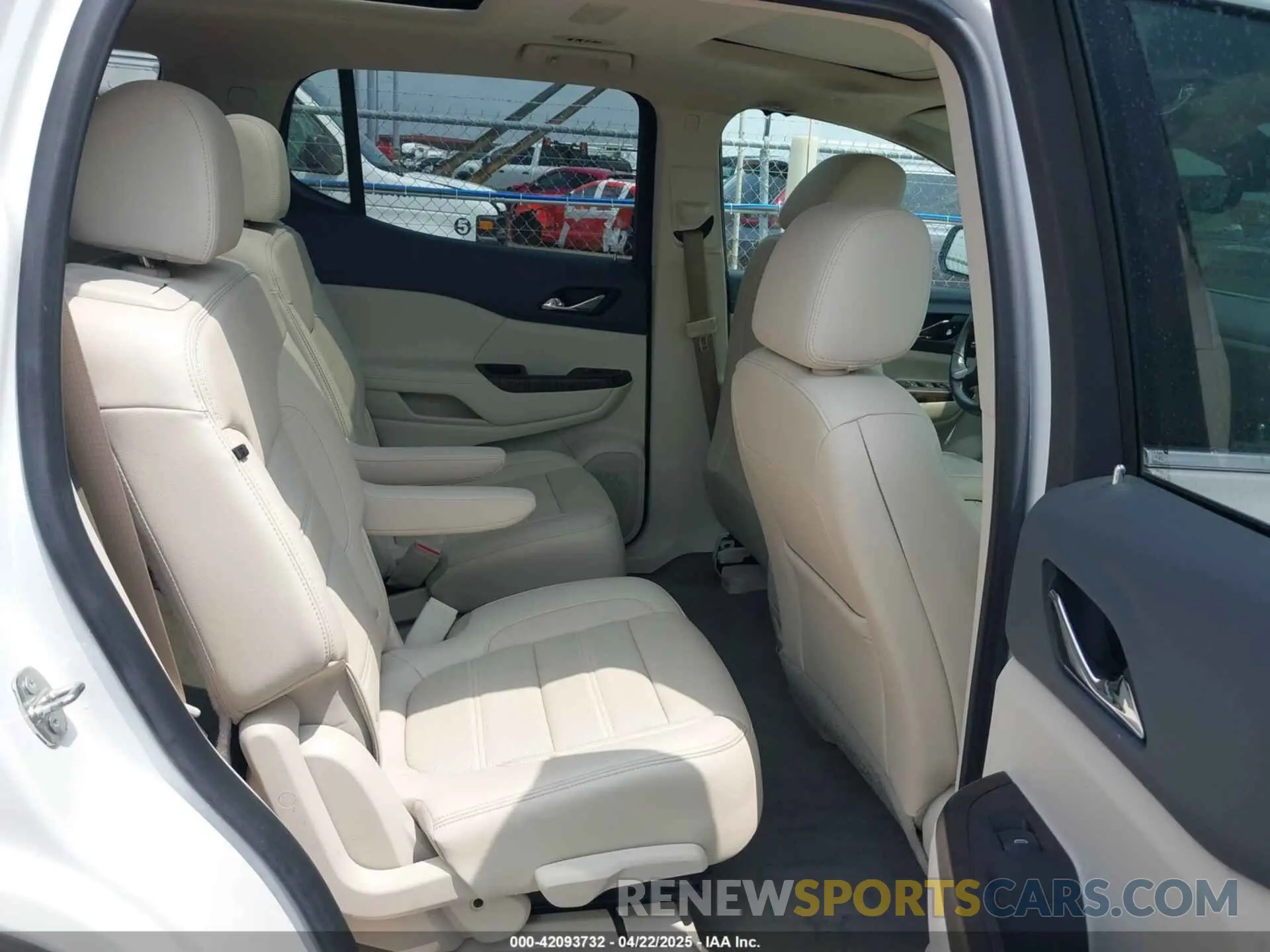 8 Фотография поврежденного автомобиля 1GKKNPLS4LZ113308 GMC ACADIA 2020
