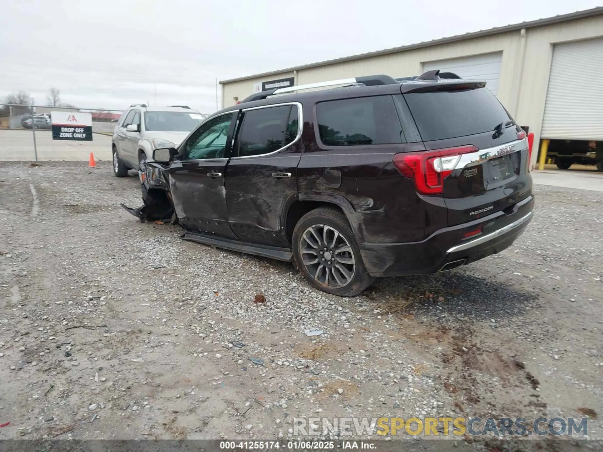 3 Photograph of a damaged car 1GKKNPLS4LZ235005 GMC ACADIA 2020