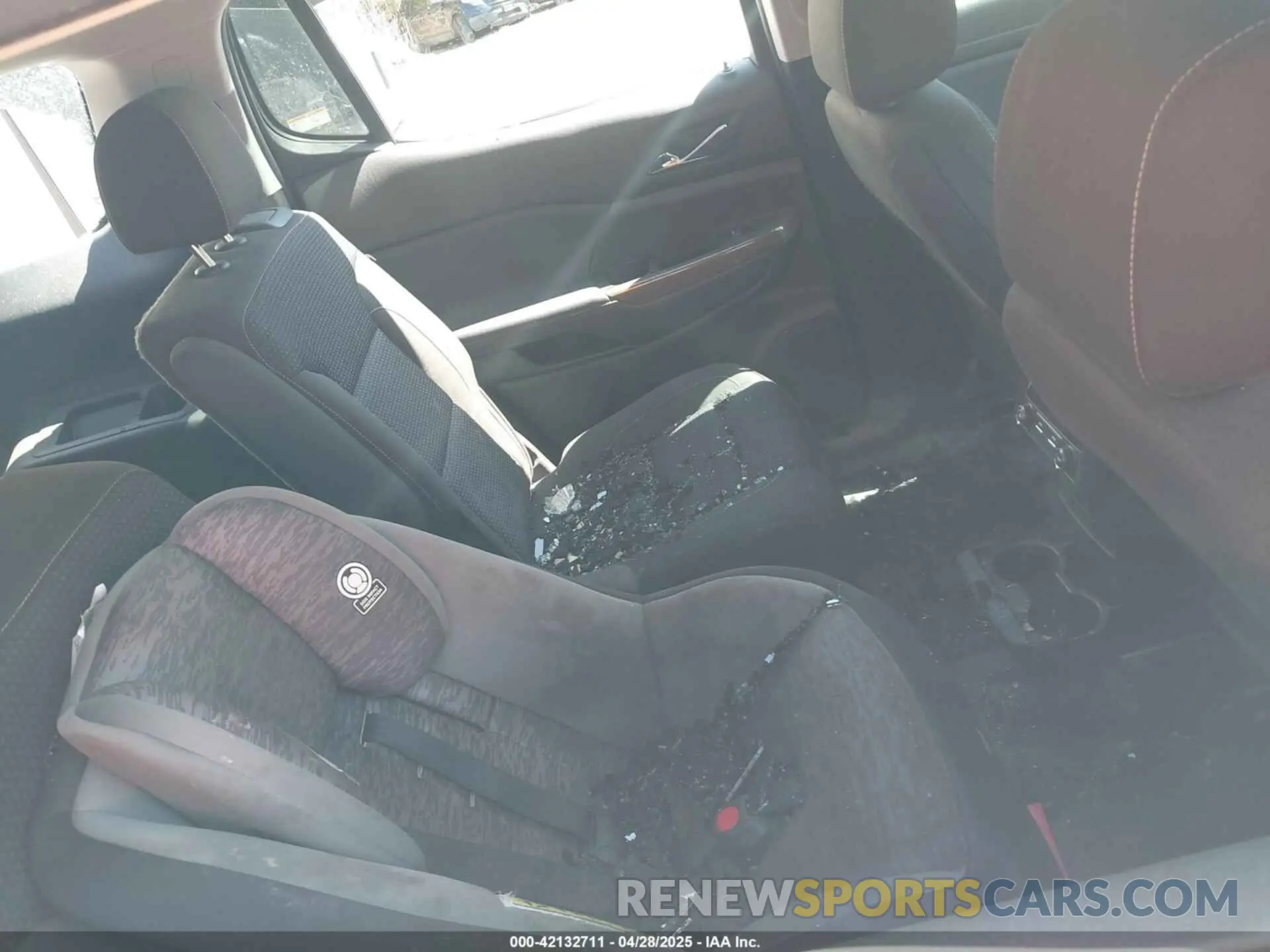 8 Photograph of a damaged car 1GKKNRLS4LZ171981 GMC ACADIA 2020