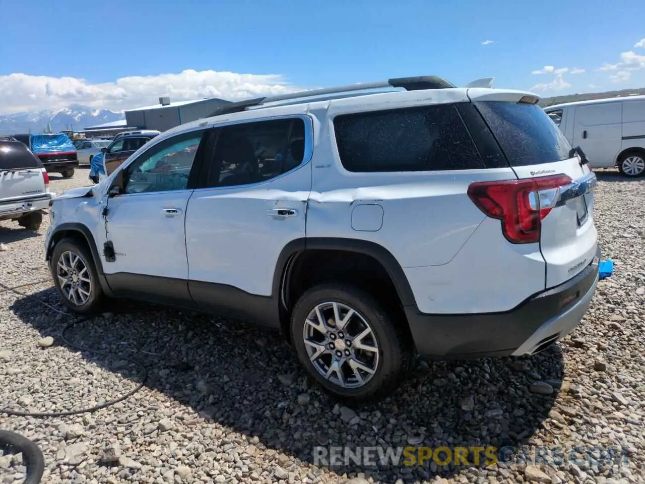 2 Photograph of a damaged car 1GKKNUL41LZ196423 GMC ACADIA 2020