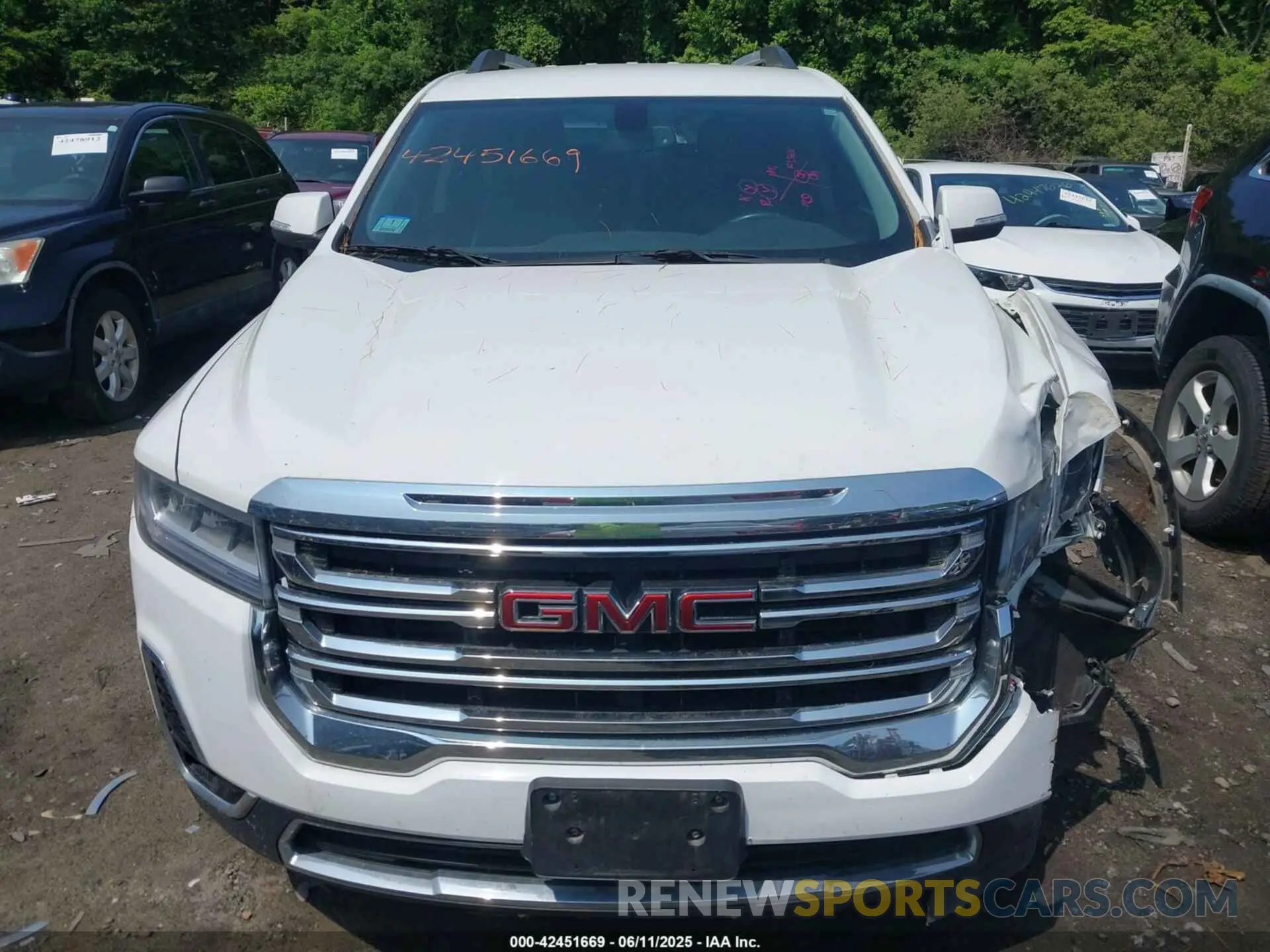 12 Photograph of a damaged car 1GKKNUL43LZ196228 GMC ACADIA 2020