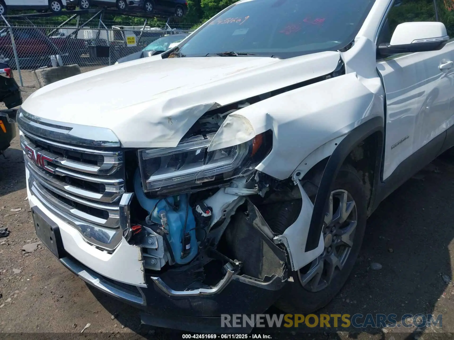 6 Photograph of a damaged car 1GKKNUL43LZ196228 GMC ACADIA 2020