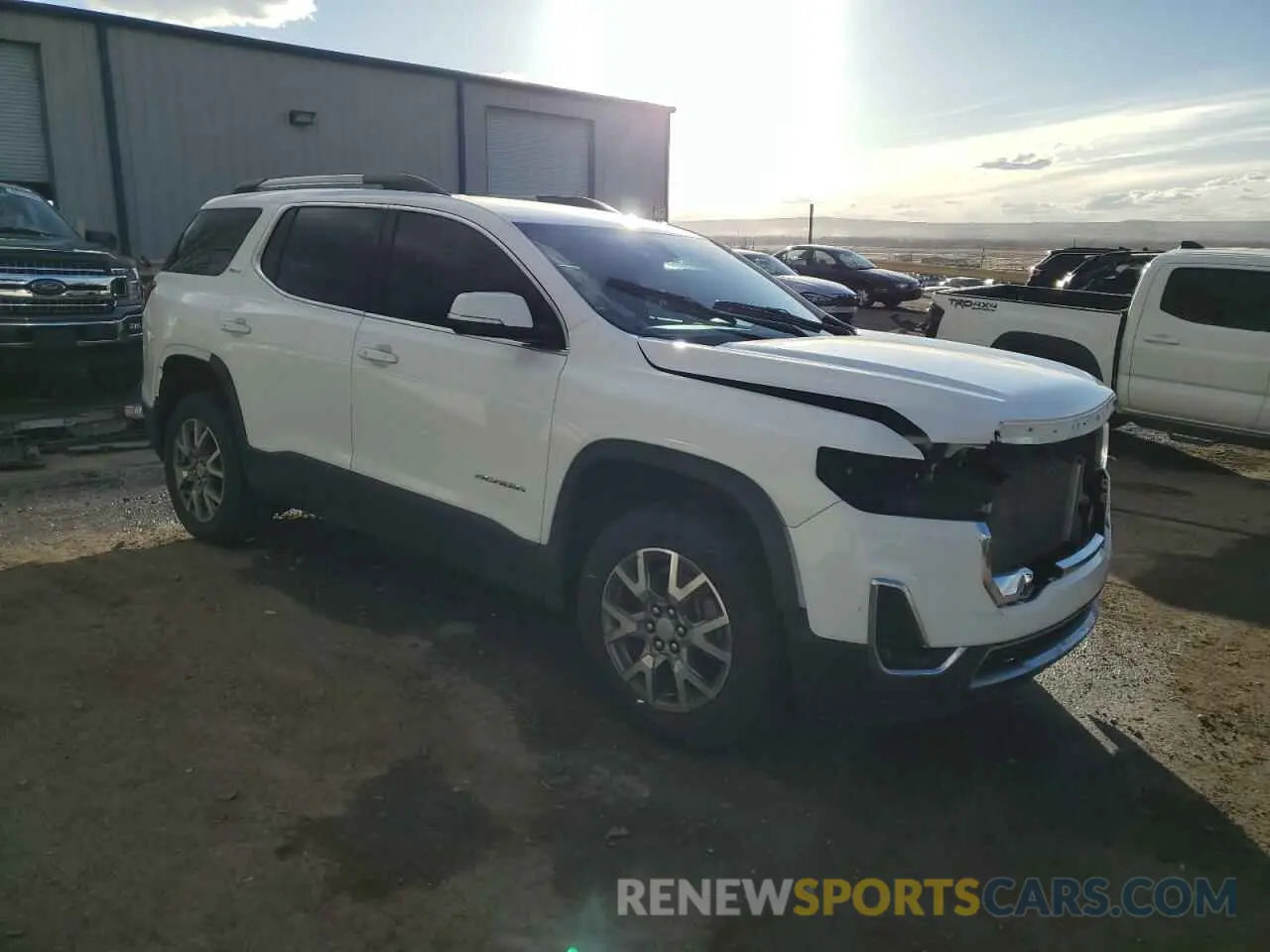 4 Photograph of a damaged car 1GKKNUL46LZ197101 GMC ACADIA 2020
