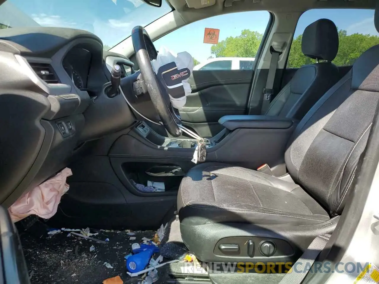7 Photograph of a damaged car 1GKKNULS0LZ111215 GMC ACADIA 2020
