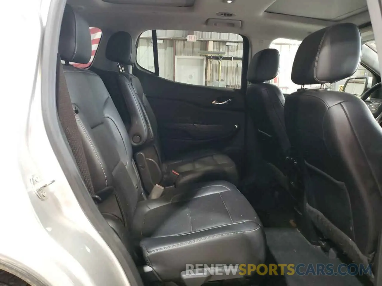 11 Photograph of a damaged car 1GKKNULS2LZ117677 GMC ACADIA 2020