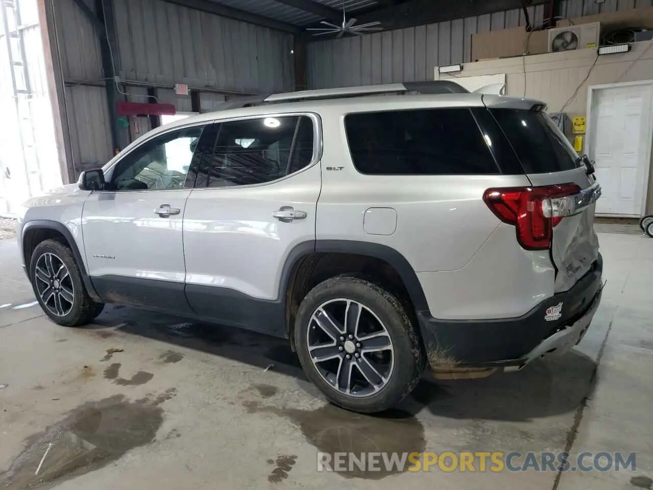 2 Photograph of a damaged car 1GKKNULS2LZ117677 GMC ACADIA 2020