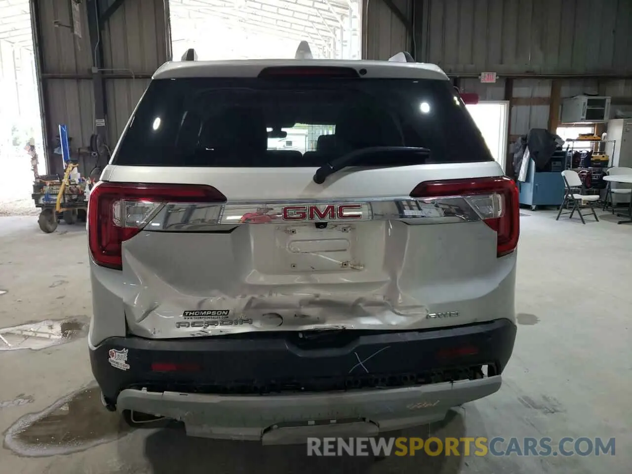 6 Photograph of a damaged car 1GKKNULS2LZ117677 GMC ACADIA 2020