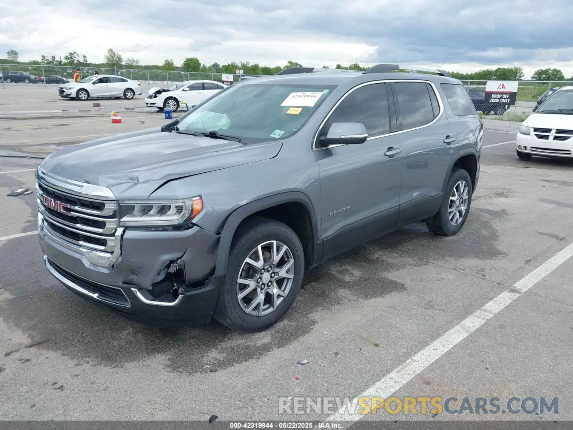 2 Photograph of a damaged car 1GKKNULS3LZ140210 GMC ACADIA 2020