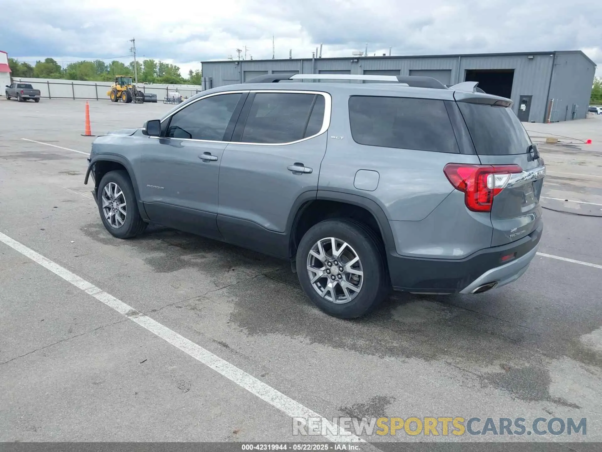3 Photograph of a damaged car 1GKKNULS3LZ140210 GMC ACADIA 2020