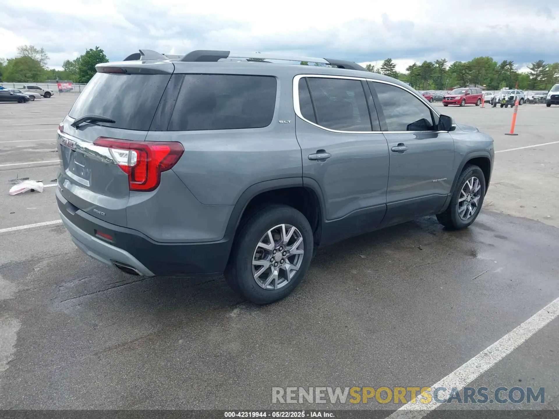 4 Photograph of a damaged car 1GKKNULS3LZ140210 GMC ACADIA 2020