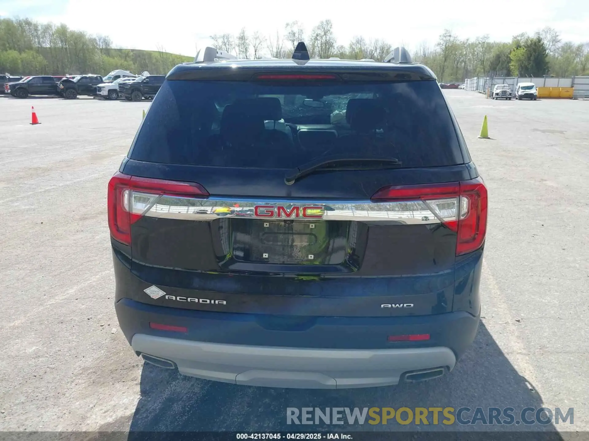 15 Photograph of a damaged car 1GKKNULS4LZ228764 GMC ACADIA 2020