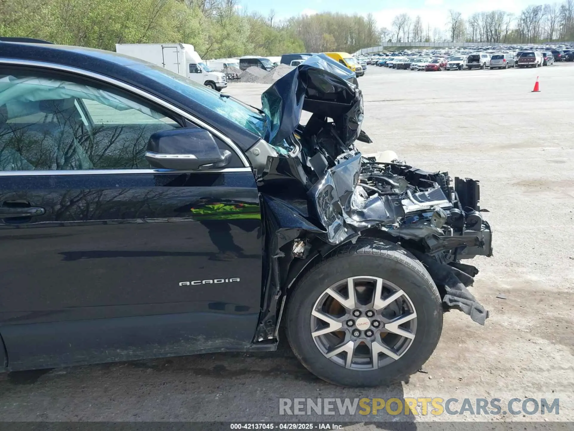 17 Photograph of a damaged car 1GKKNULS4LZ228764 GMC ACADIA 2020