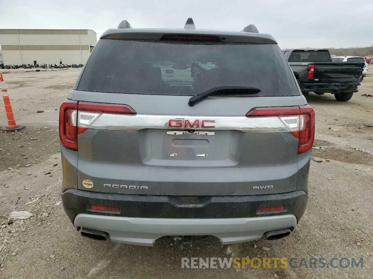 6 Photograph of a damaged car 1GKKNULS7LZ116248 GMC ACADIA 2020