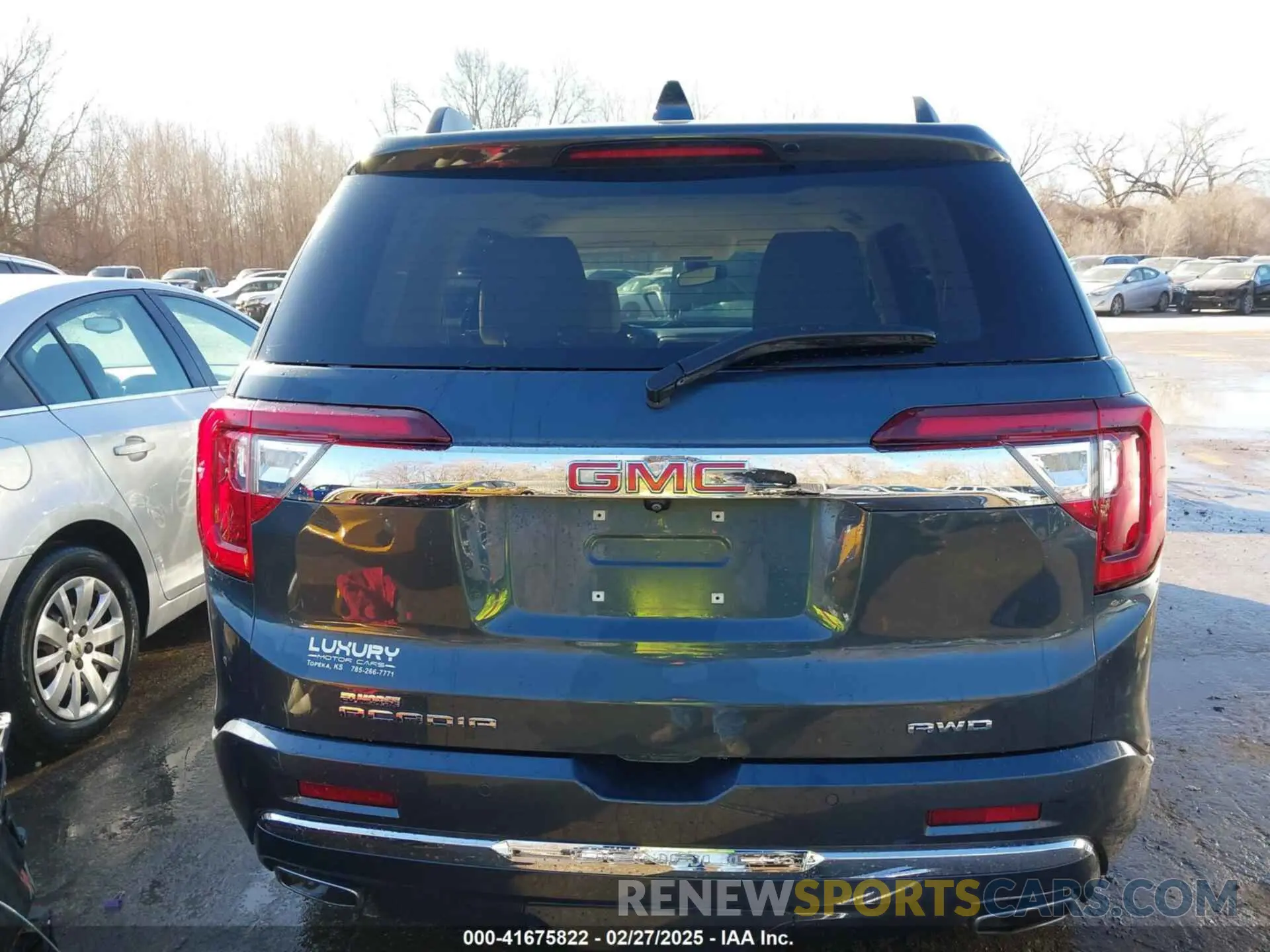 17 Photograph of a damaged car 1GKKNXLS4LZ224196 GMC ACADIA 2020