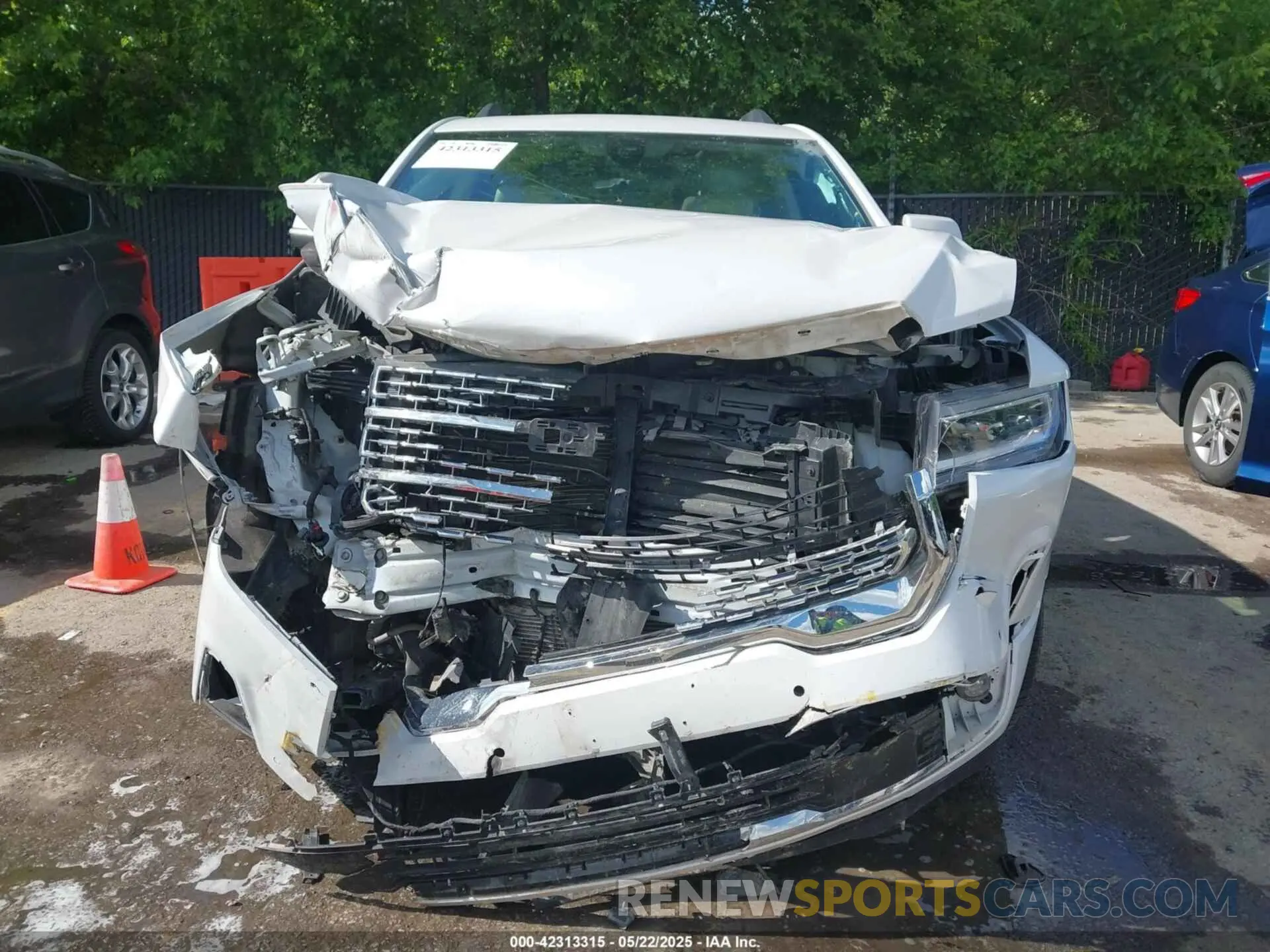 13 Photograph of a damaged car 1GKKNXLSXLZ127603 GMC ACADIA 2020