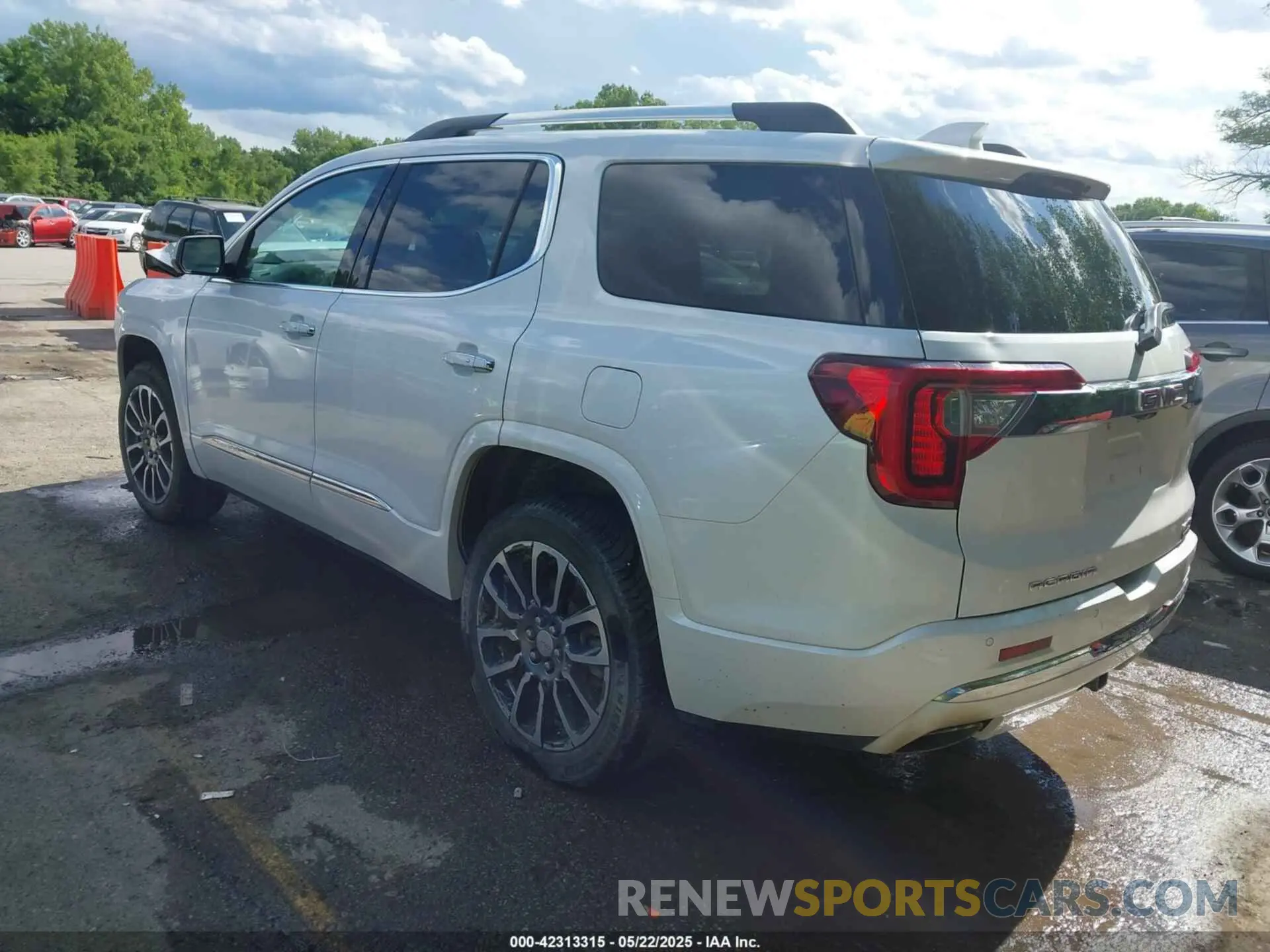 3 Photograph of a damaged car 1GKKNXLSXLZ127603 GMC ACADIA 2020