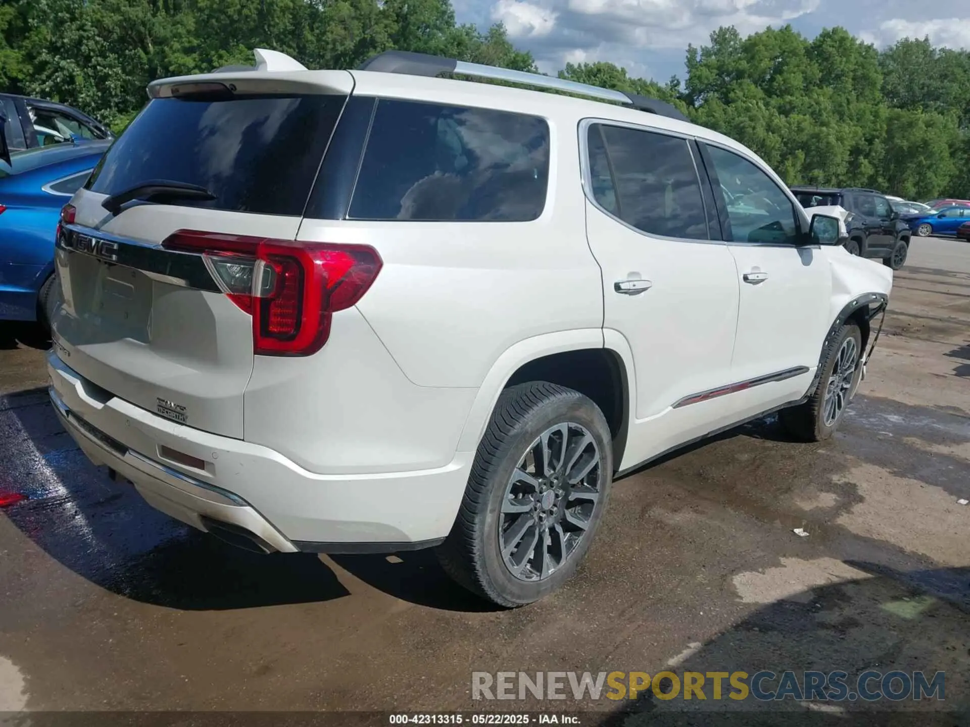 4 Photograph of a damaged car 1GKKNXLSXLZ127603 GMC ACADIA 2020
