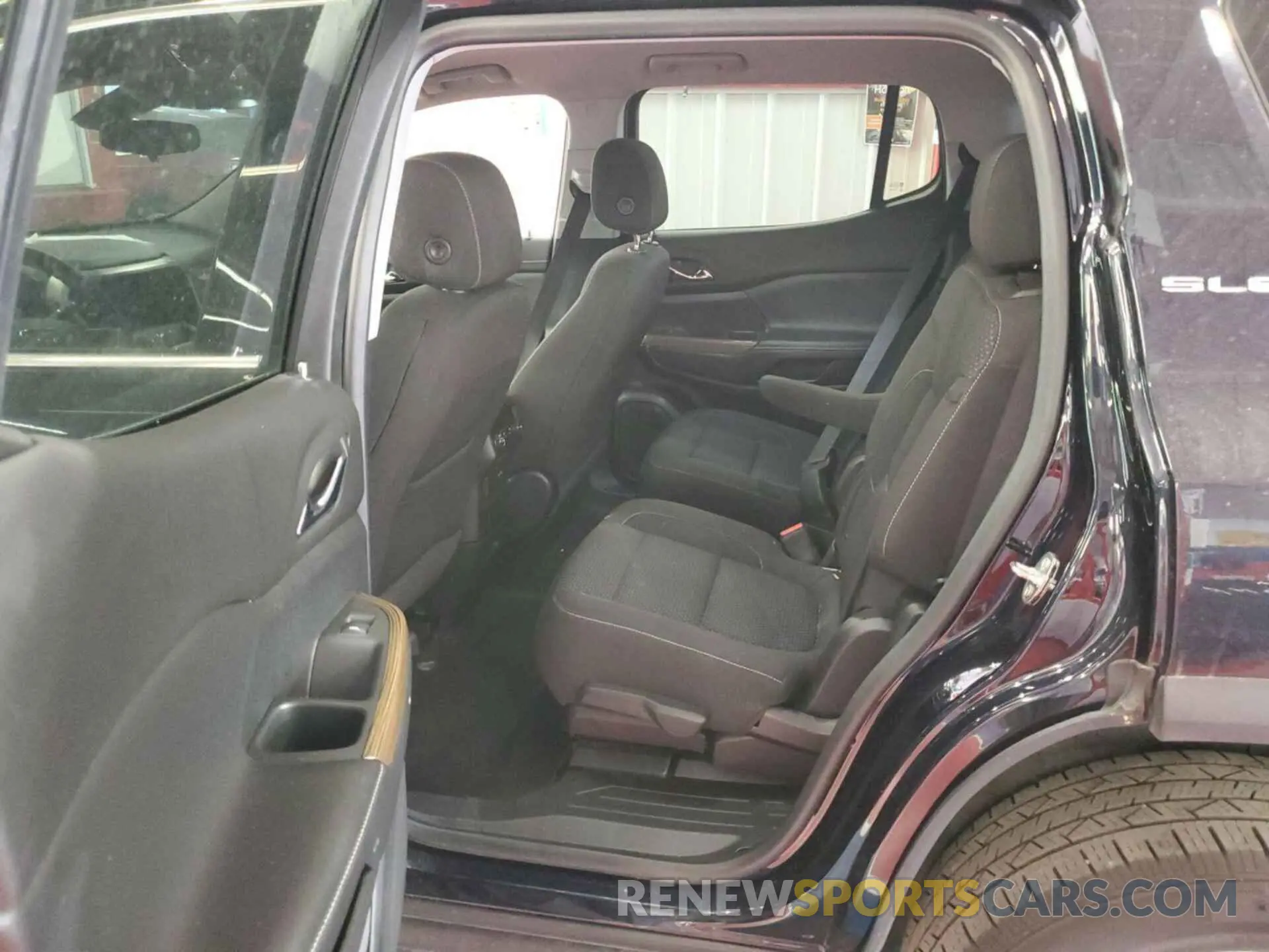 11 Photograph of a damaged car 1GKKNKLA2MZ185992 GMC ACADIA 2021