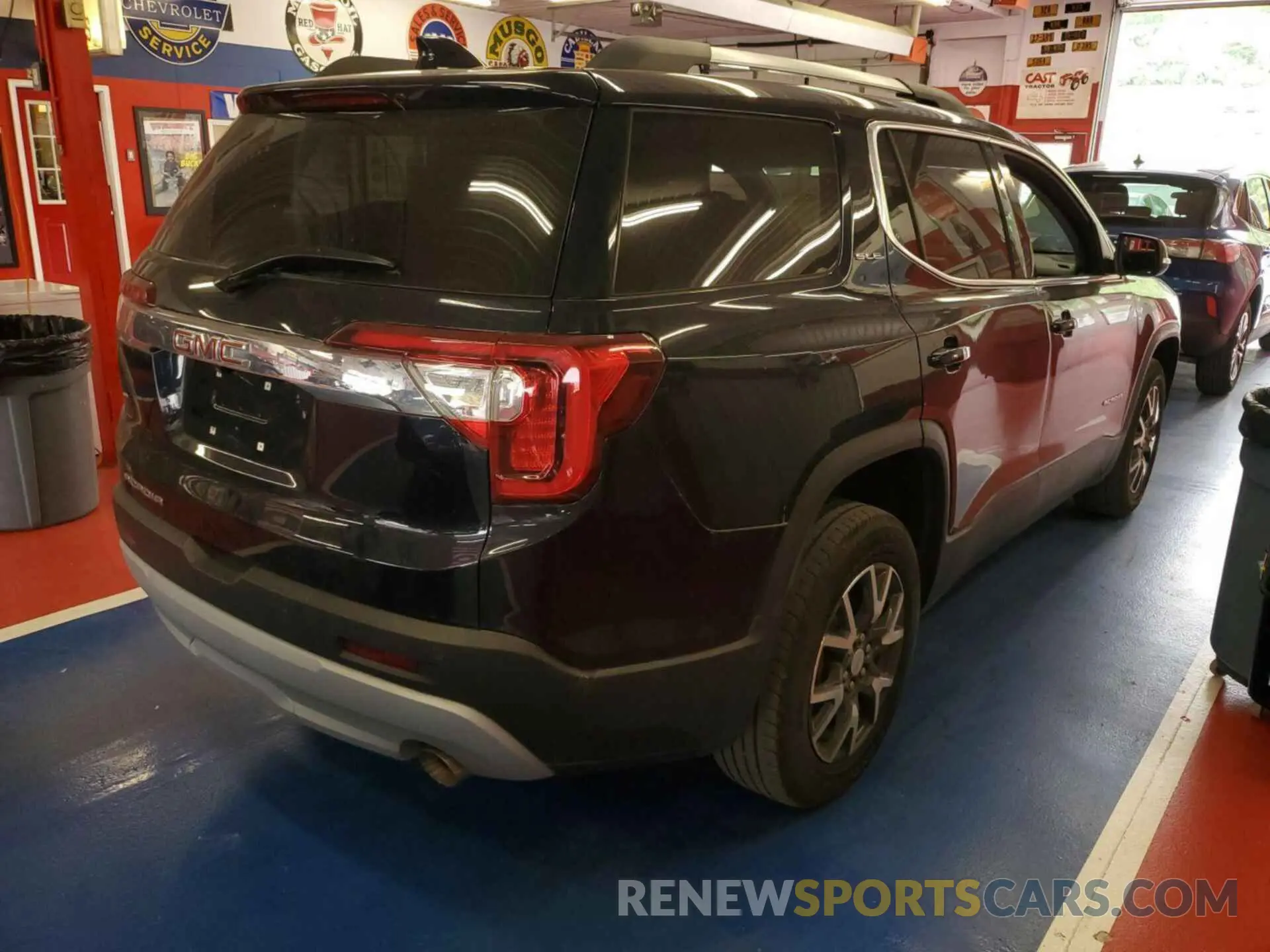 2 Photograph of a damaged car 1GKKNKLA2MZ185992 GMC ACADIA 2021