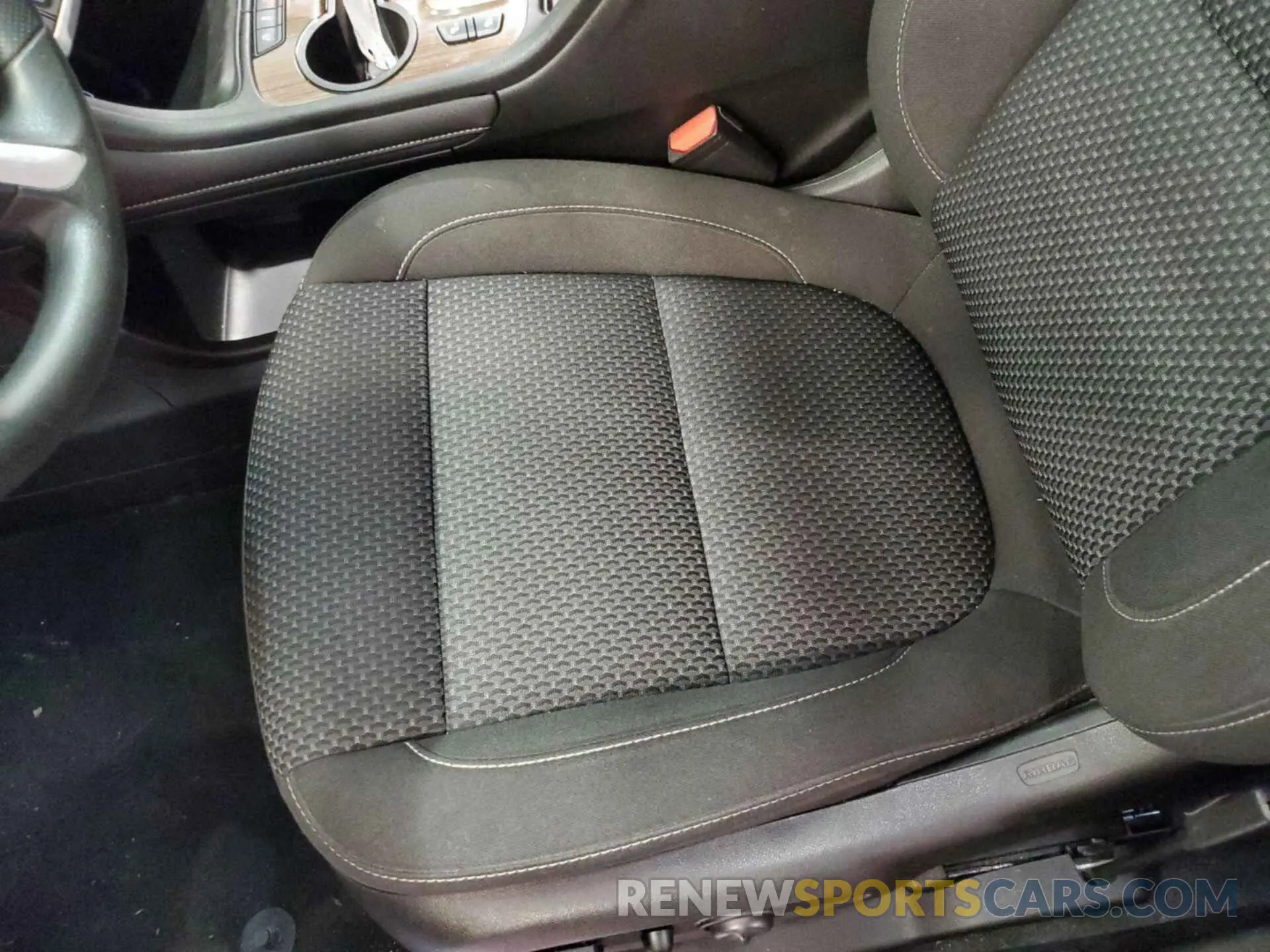 28 Photograph of a damaged car 1GKKNKLA2MZ185992 GMC ACADIA 2021