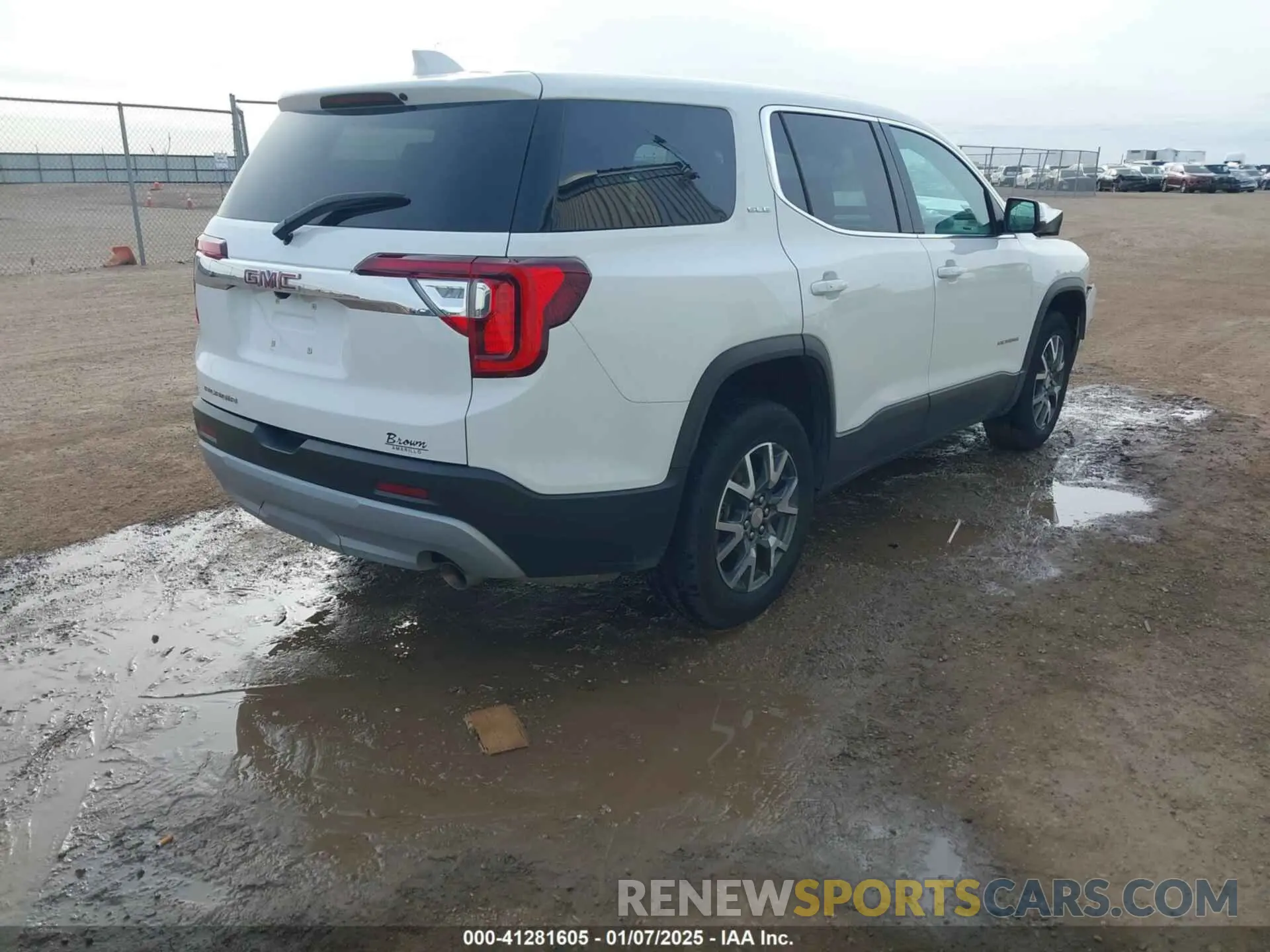 4 Photograph of a damaged car 1GKKNKLA5MZ194931 GMC ACADIA 2021