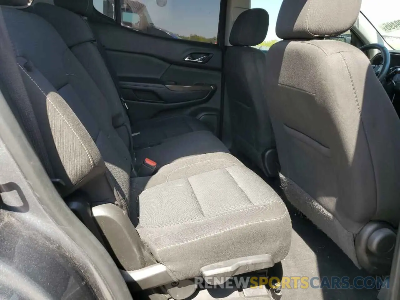 11 Photograph of a damaged car 1GKKNKLA6MZ176857 GMC ACADIA 2021