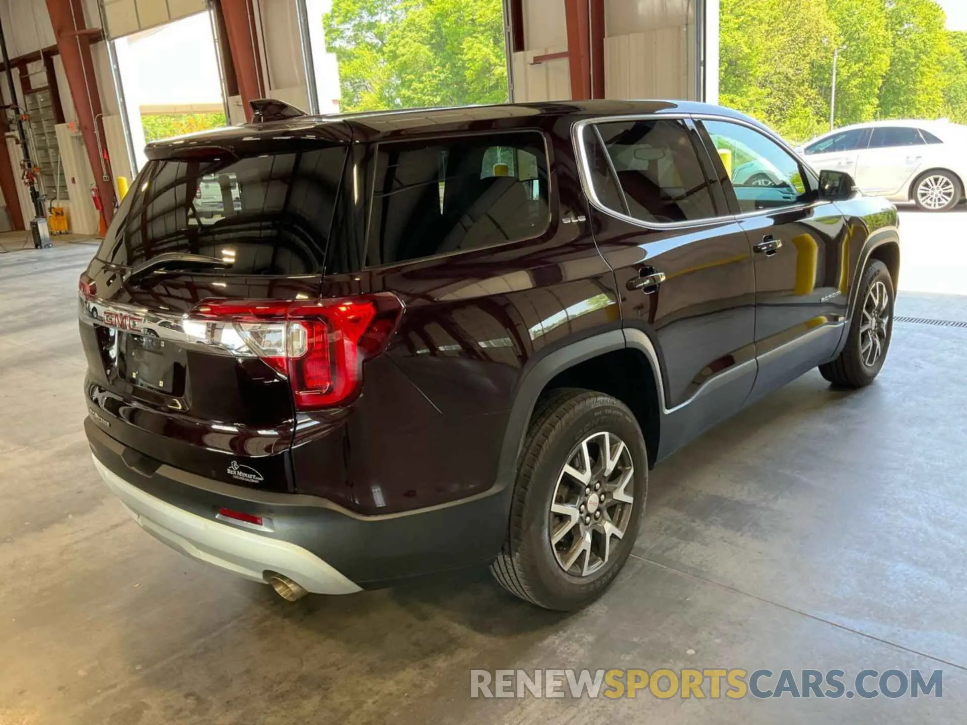14 Photograph of a damaged car 1GKKNKLA8MZ183177 GMC ACADIA 2021