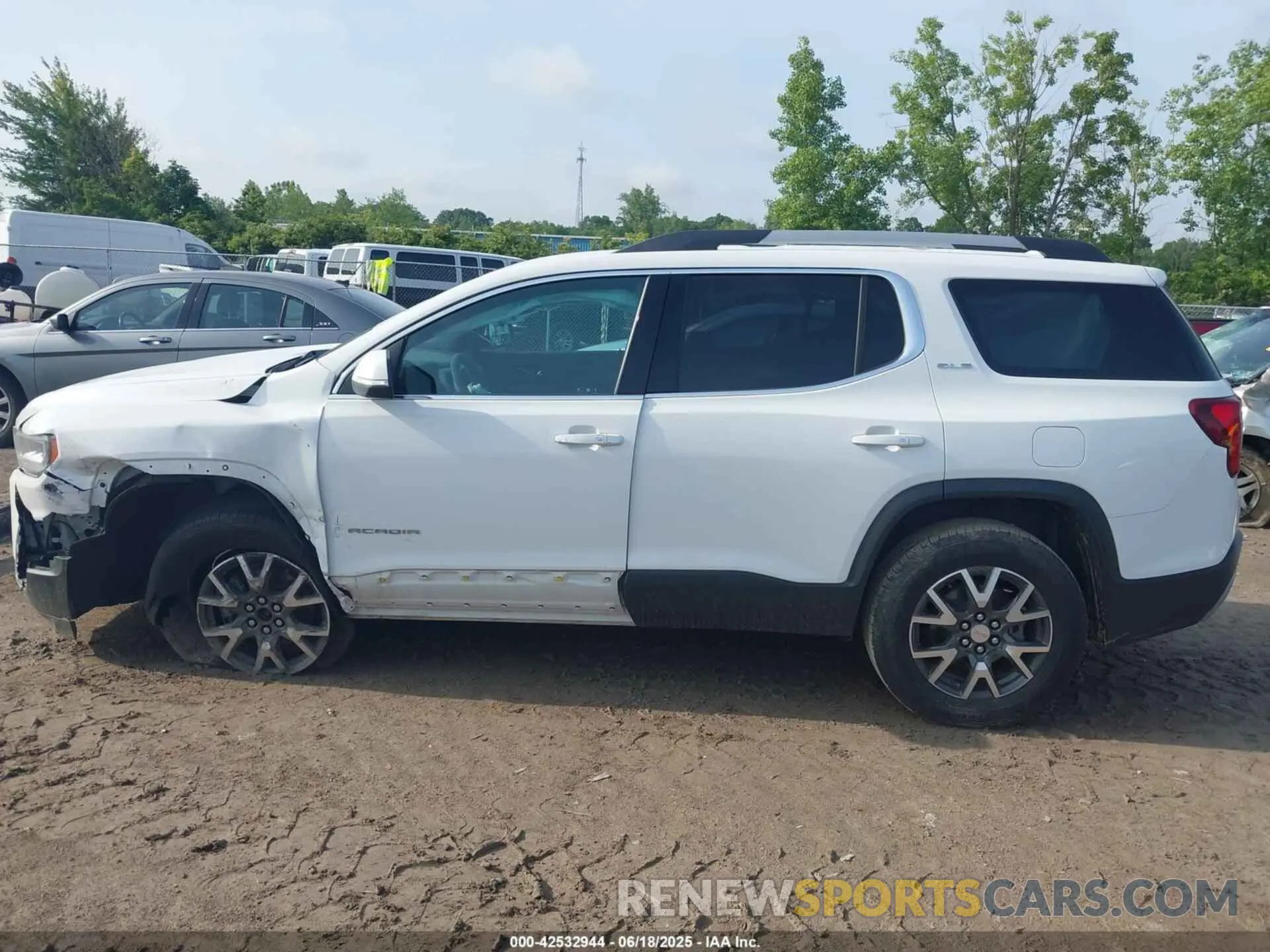 15 Photograph of a damaged car 1GKKNKLS1MZ157352 GMC ACADIA 2021