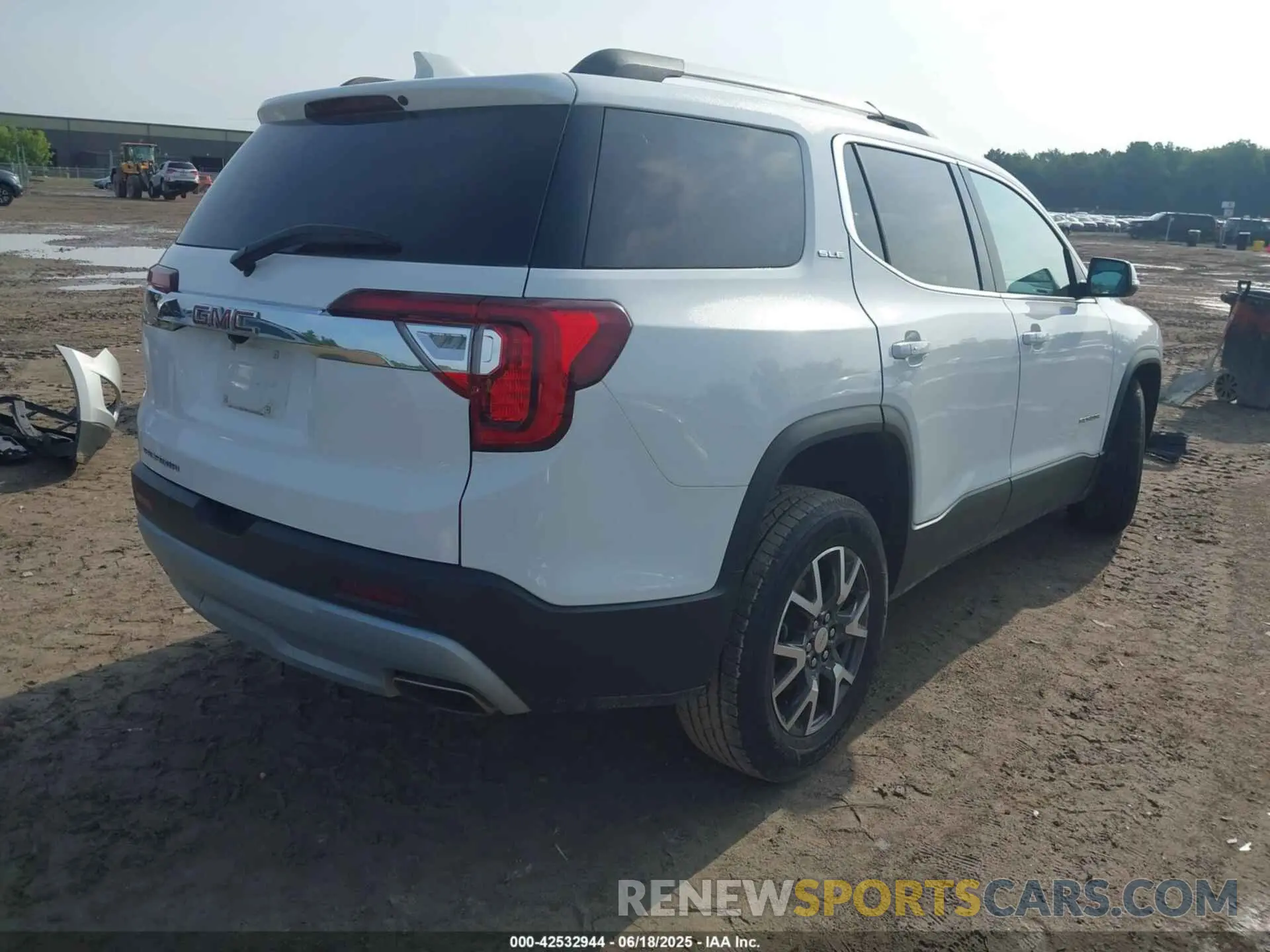 4 Photograph of a damaged car 1GKKNKLS1MZ157352 GMC ACADIA 2021