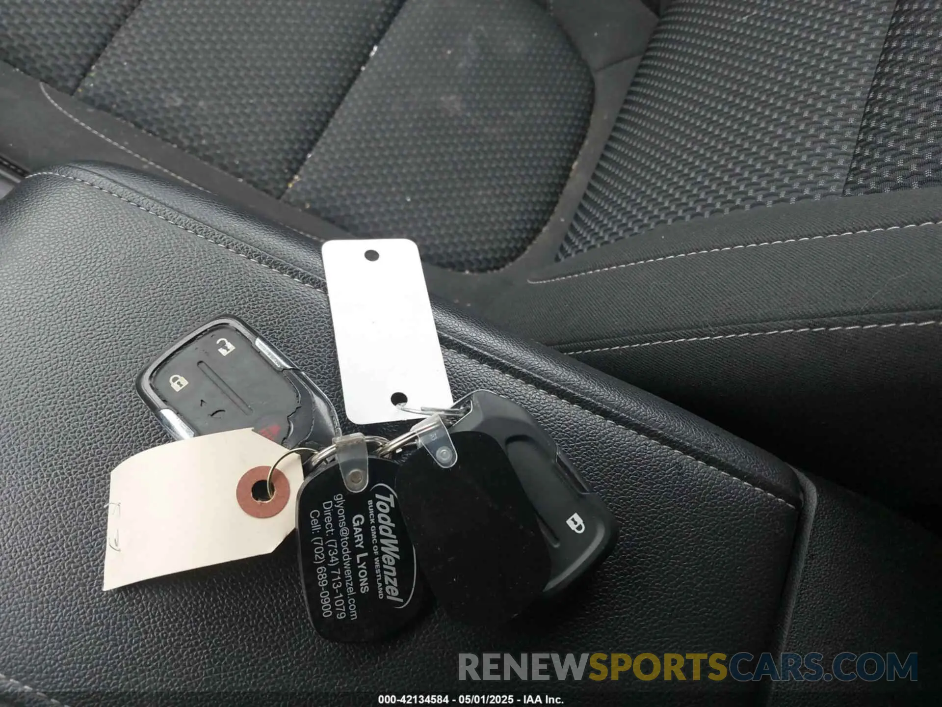 11 Photograph of a damaged car 1GKKNKLS4MZ195111 GMC ACADIA 2021