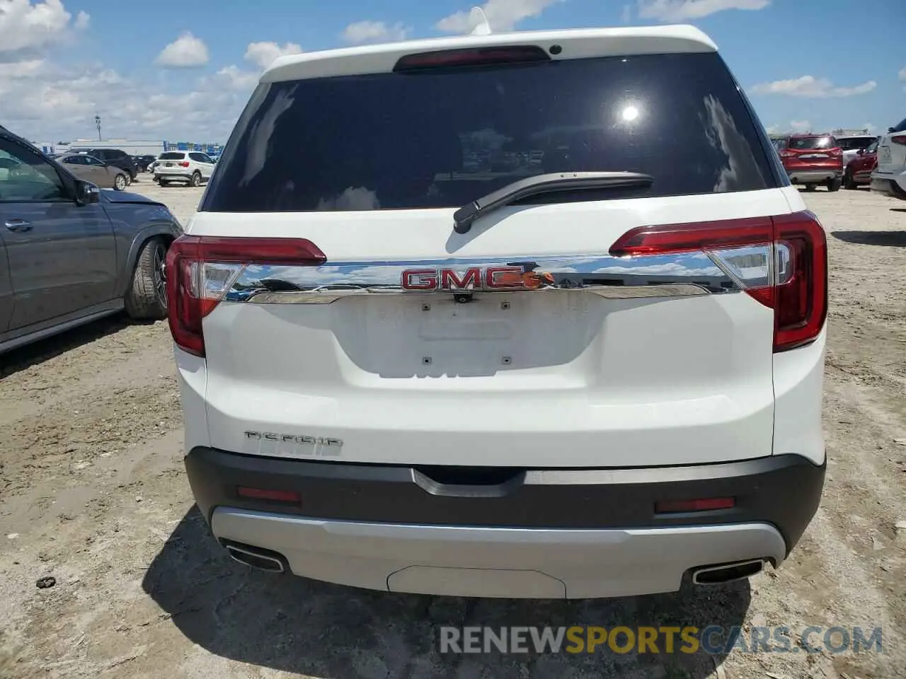 6 Photograph of a damaged car 1GKKNKLS6MZ193893 GMC ACADIA 2021