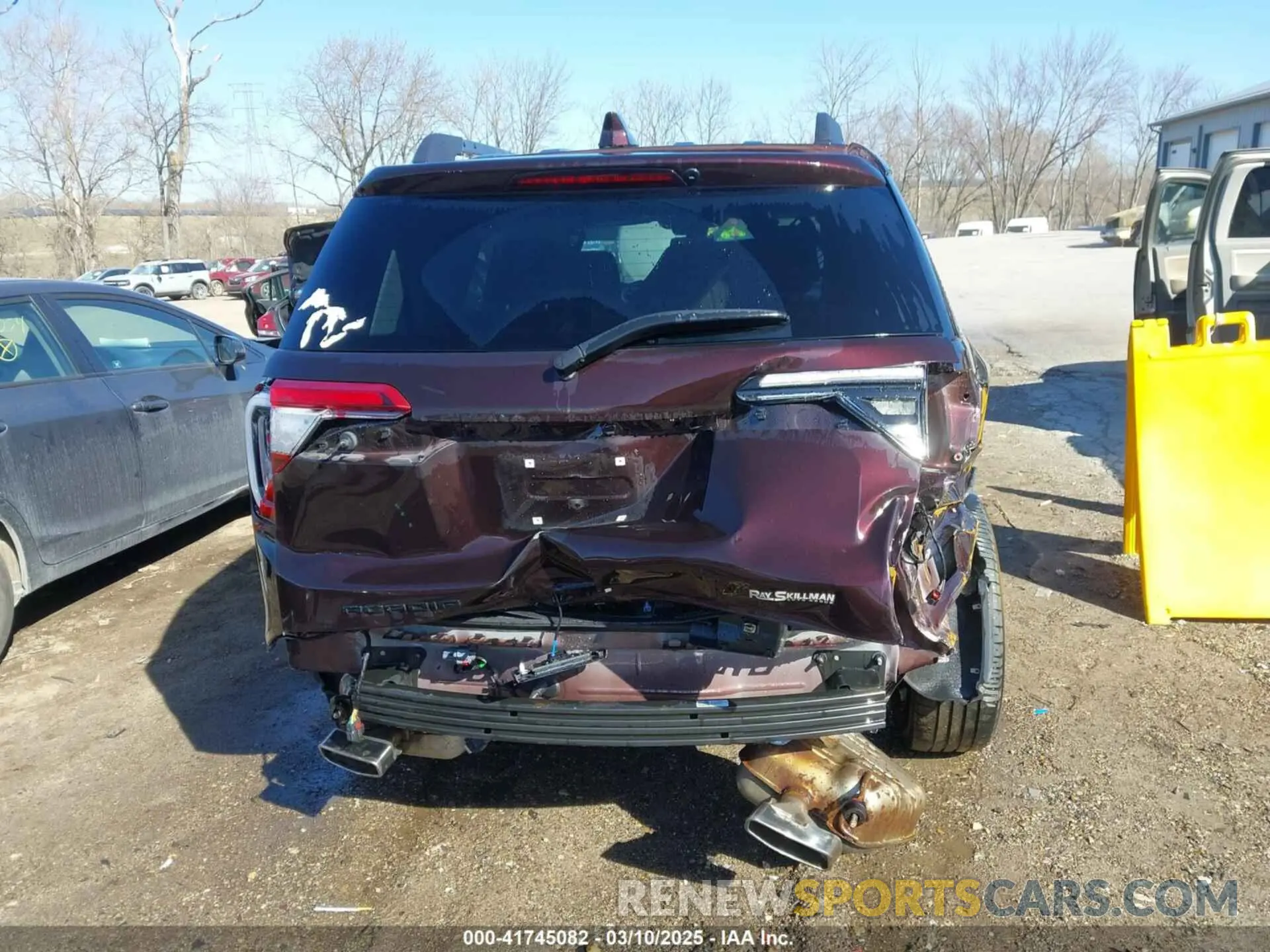 17 Photograph of a damaged car 1GKKNKLS8MZ174908 GMC ACADIA 2021