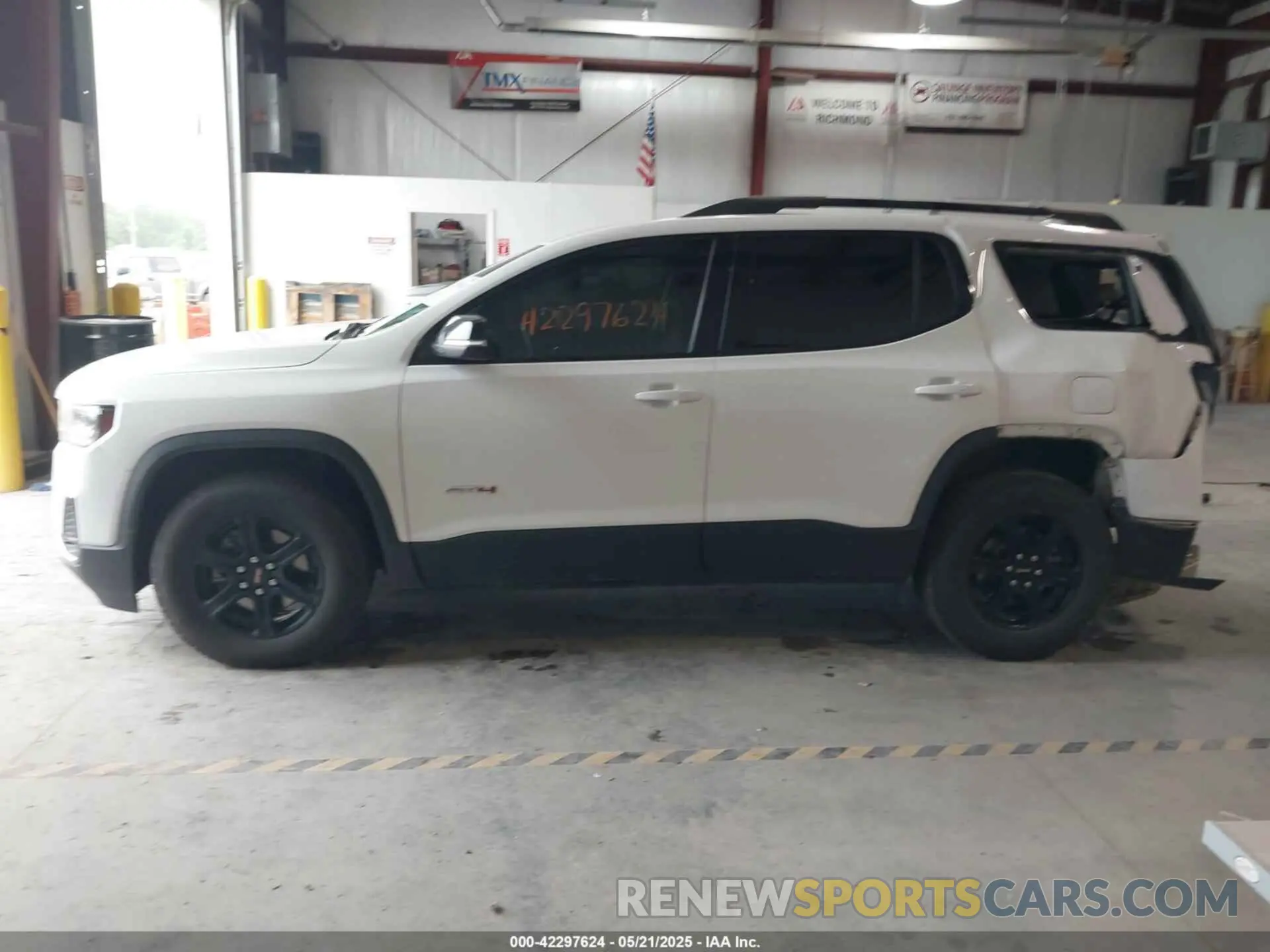 14 Photograph of a damaged car 1GKKNLLS0MZ183835 GMC ACADIA 2021