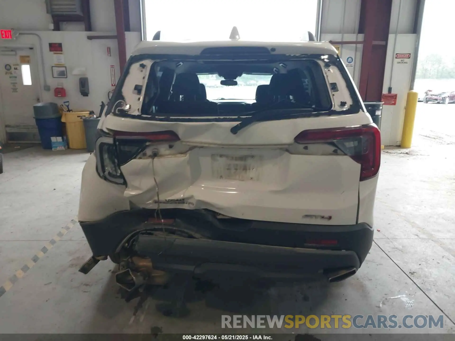 16 Photograph of a damaged car 1GKKNLLS0MZ183835 GMC ACADIA 2021