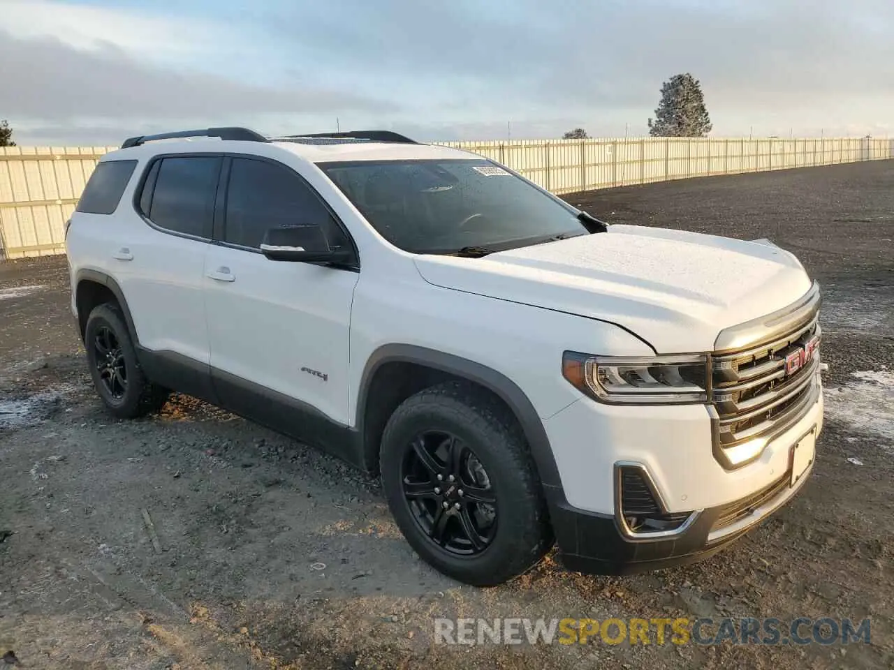 4 Photograph of a damaged car 1GKKNLLS5MZ113473 GMC ACADIA 2021