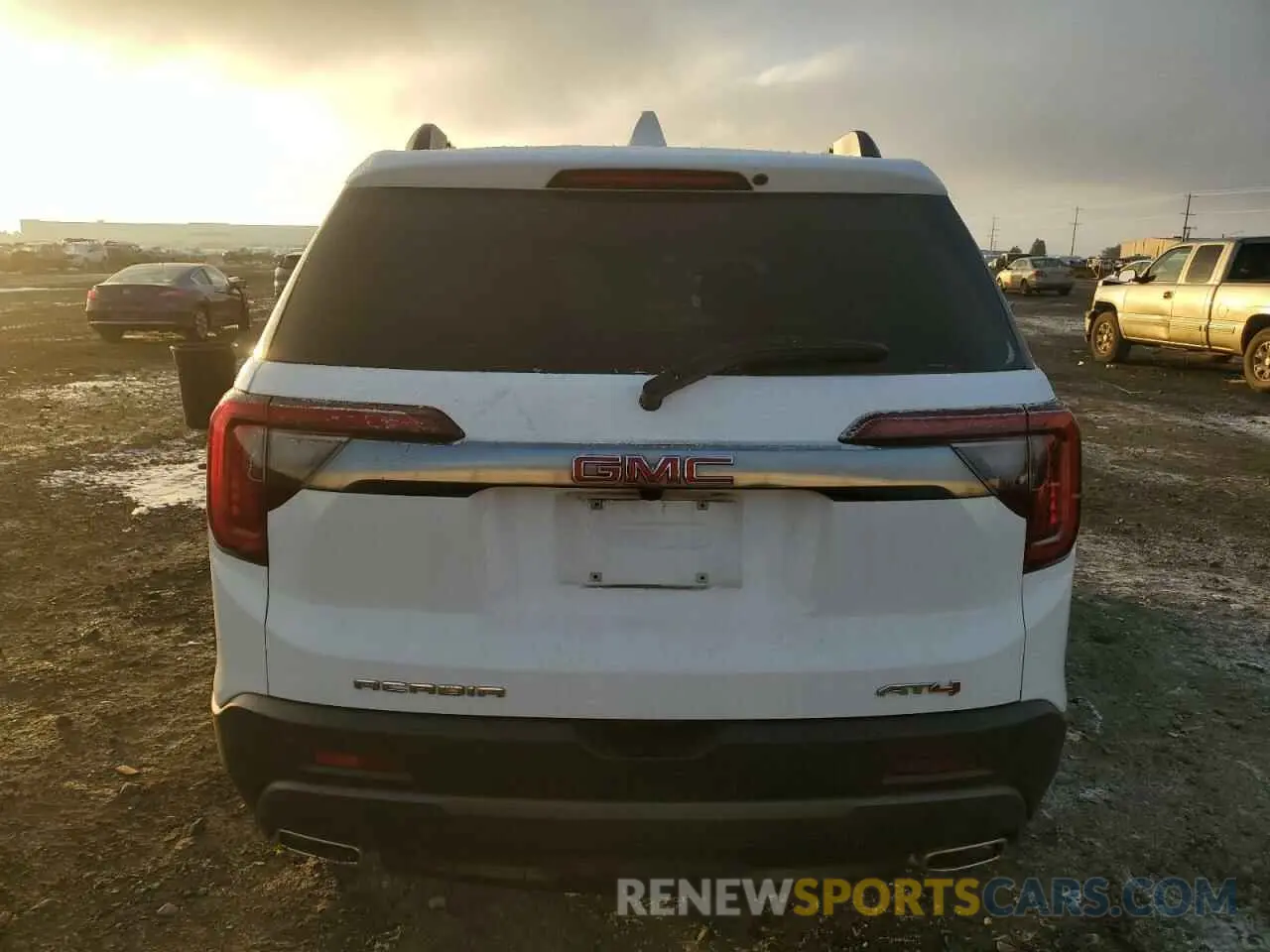 6 Photograph of a damaged car 1GKKNLLS5MZ113473 GMC ACADIA 2021