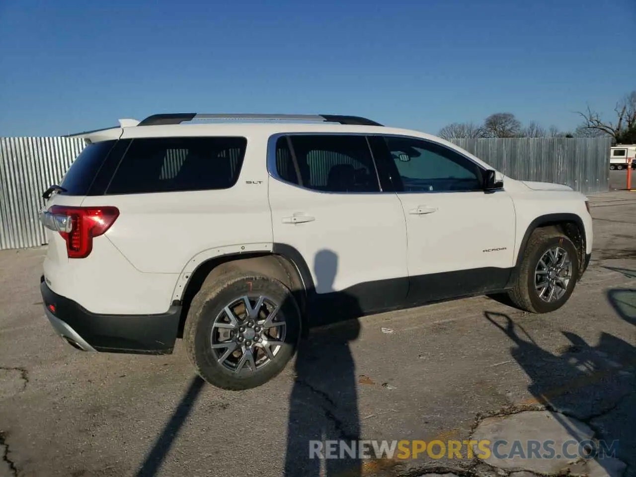 3 Photograph of a damaged car 1GKKNML41MZ226117 GMC ACADIA 2021