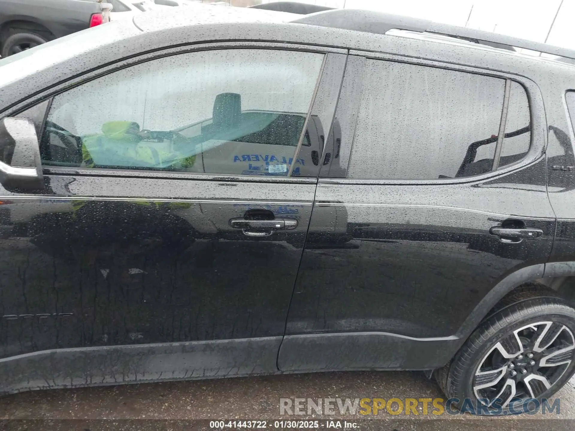 14 Photograph of a damaged car 1GKKNMLS1MZ156973 GMC ACADIA 2021