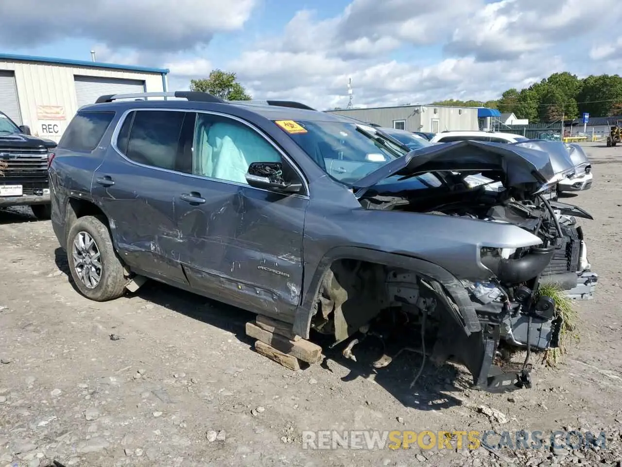 4 Photograph of a damaged car 1GKKNMLS1MZ159940 GMC ACADIA 2021